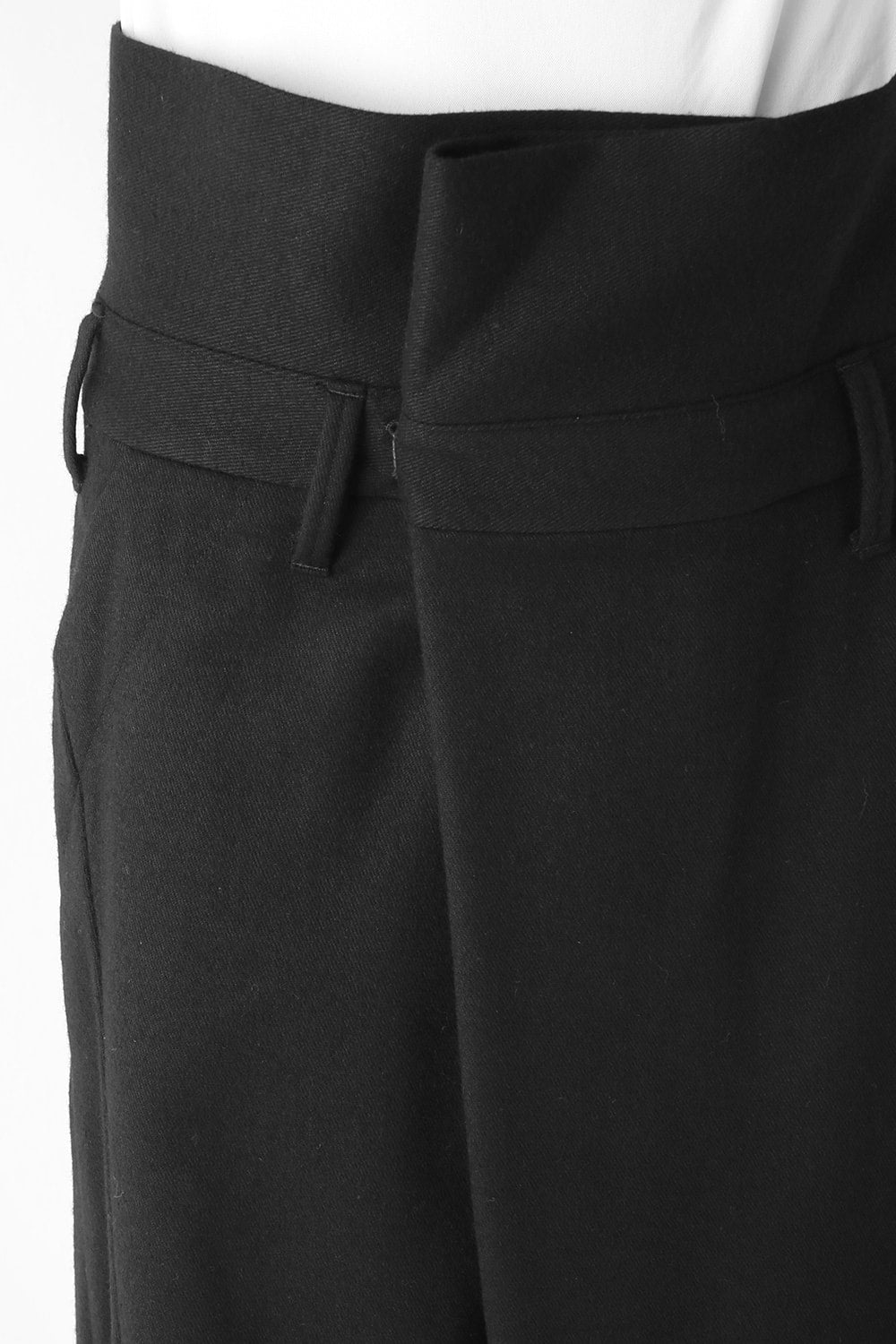 BAGGY COMER TROUSERS