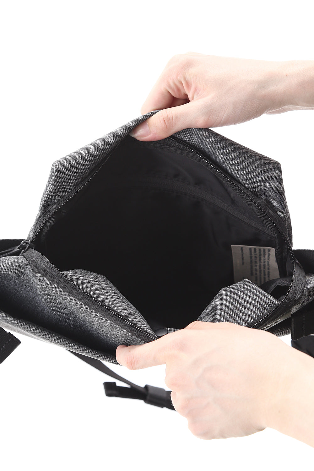 Isarau Black Melange