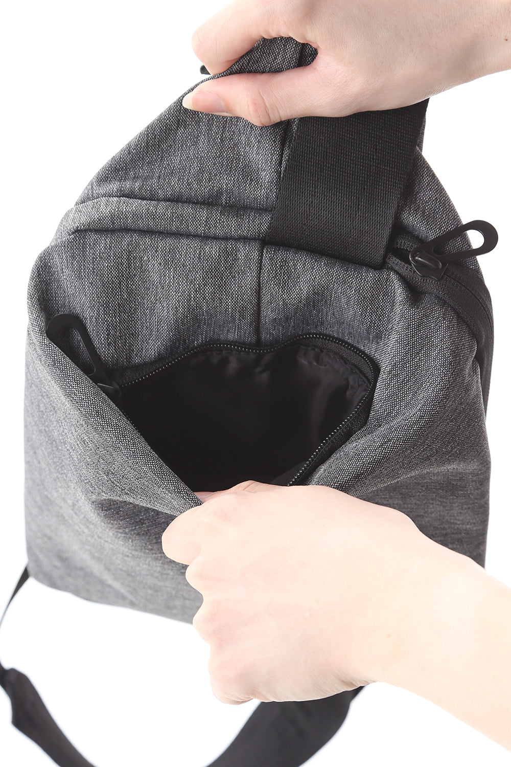 Isarau Black Melange