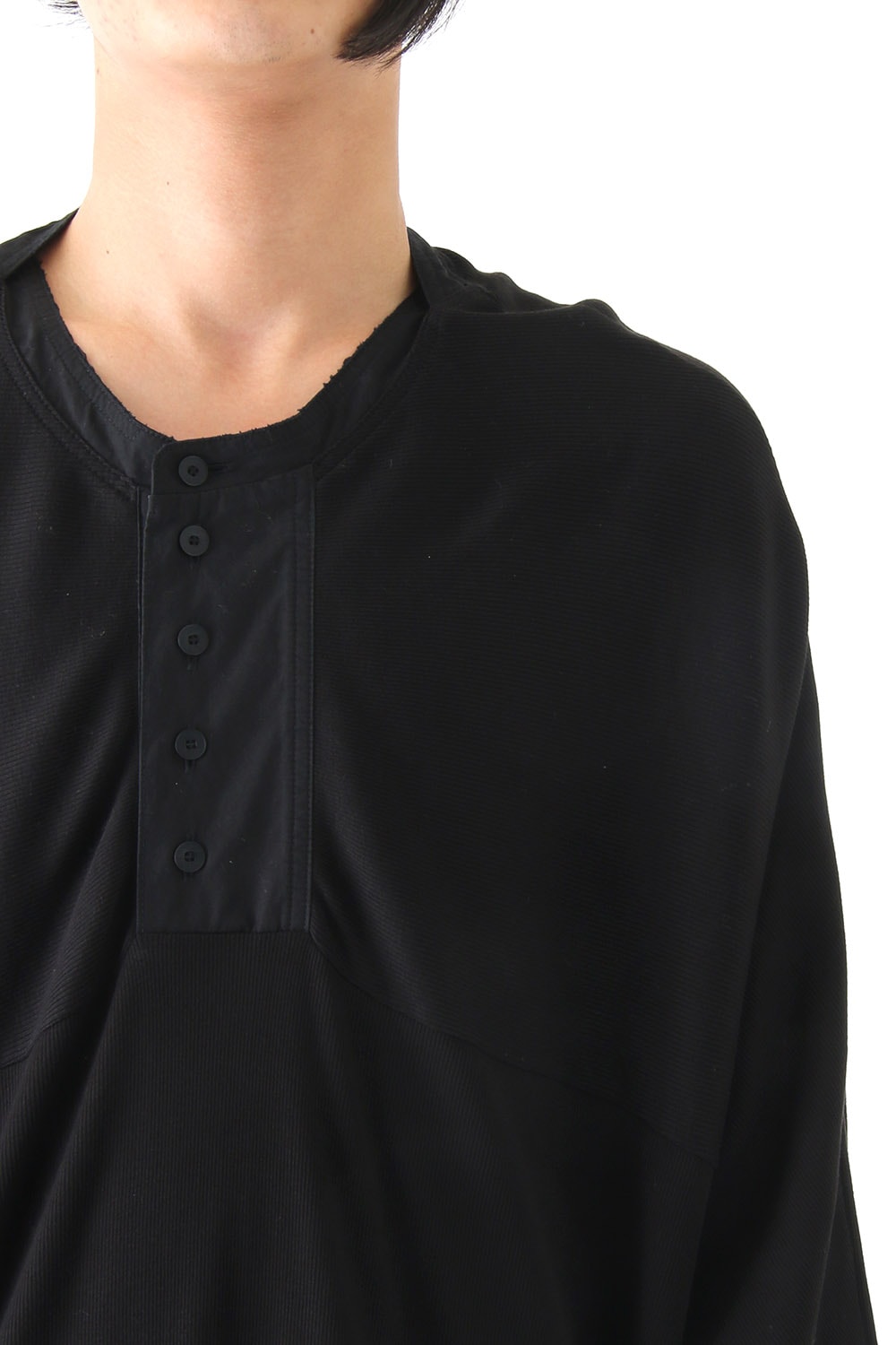 HENRY NECK OVER CUT-SEW