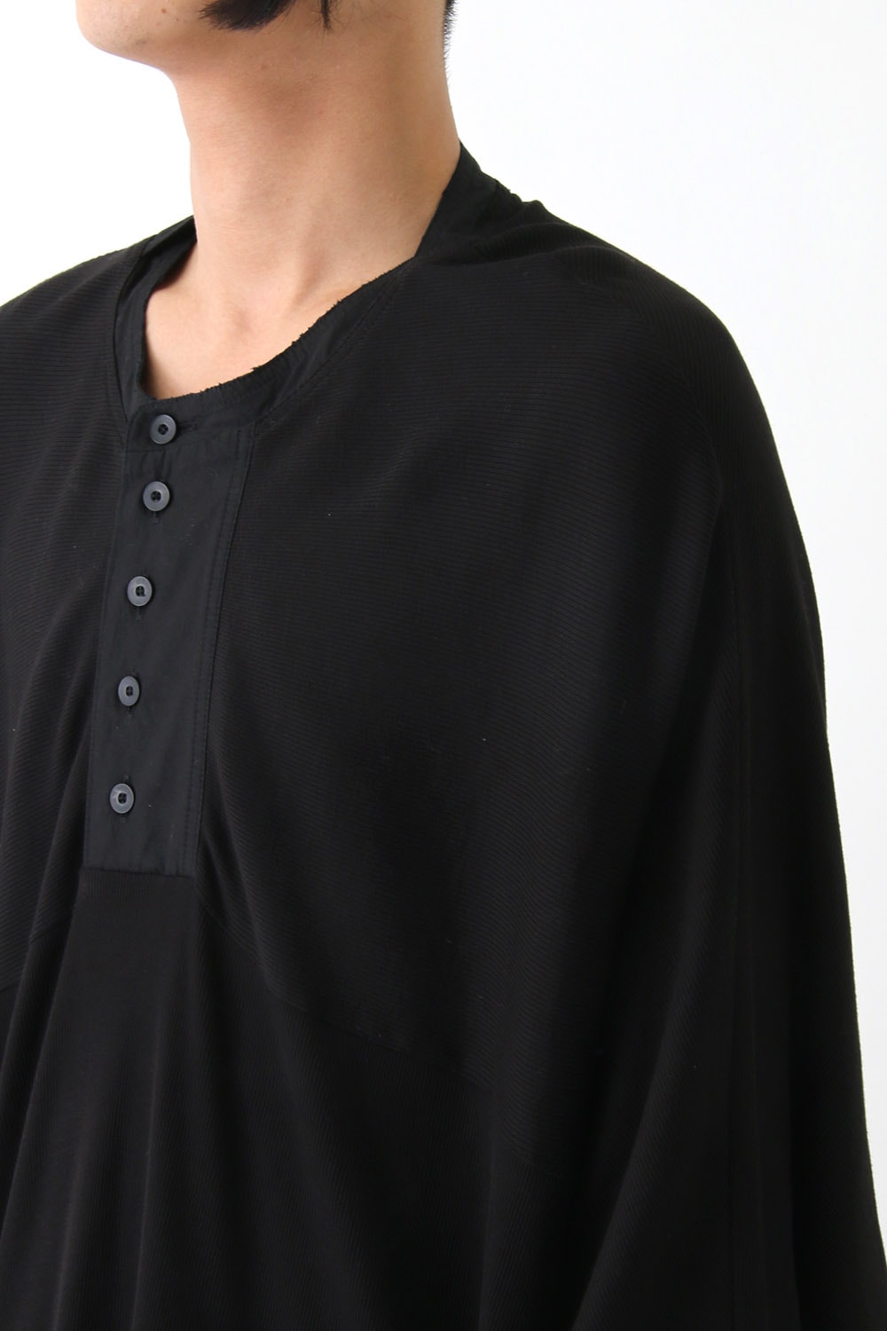 HENRY NECK OVER CUT-SEW