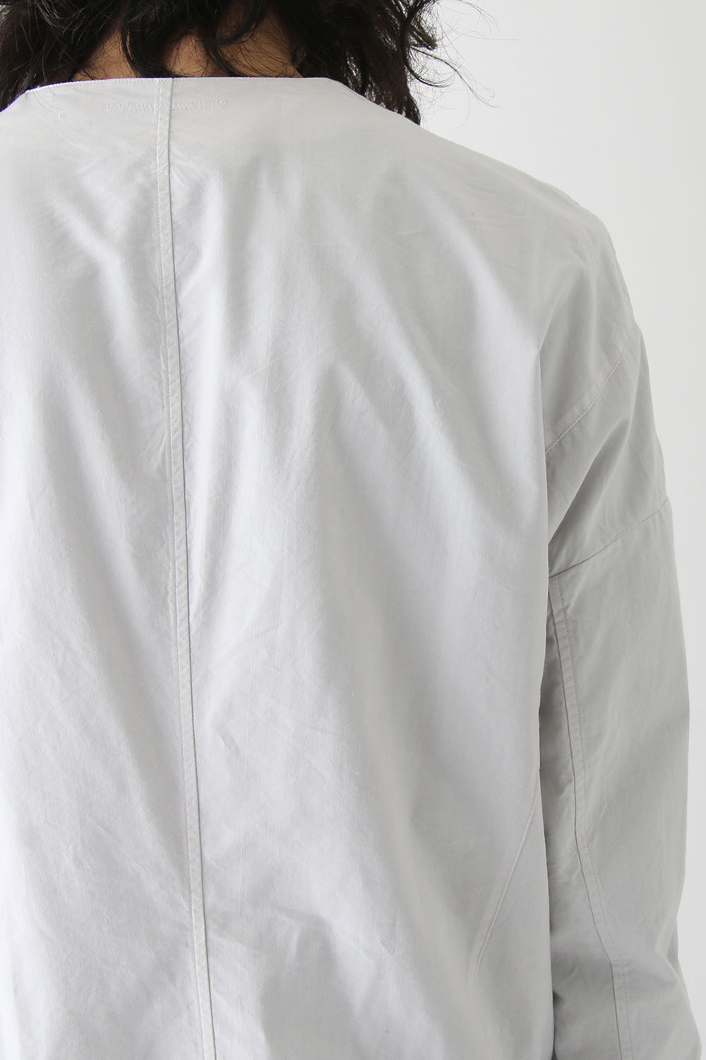 SEAMED COLLARLESS SHIRT