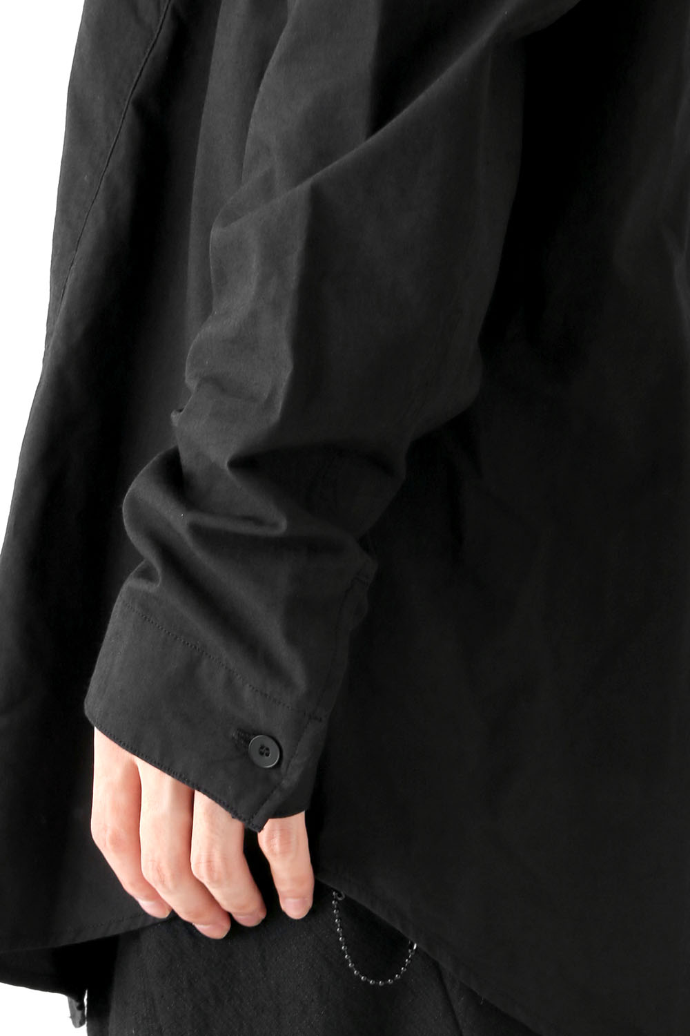 SEAMED COLLARLESS SHIRT