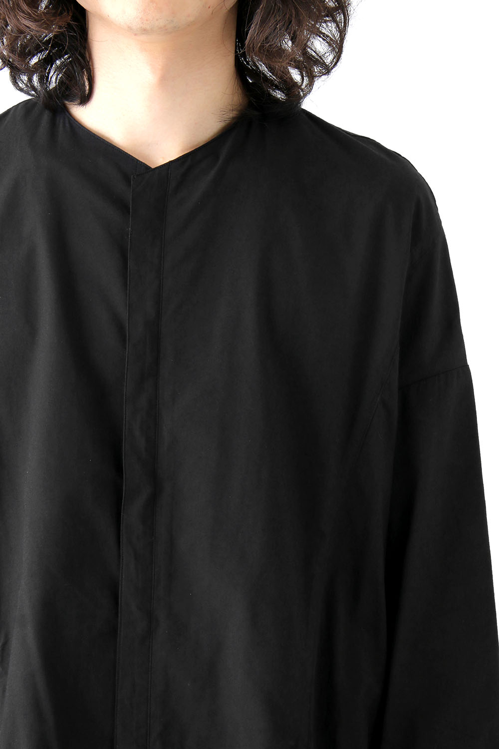 SEAMED COLLARLESS SHIRT