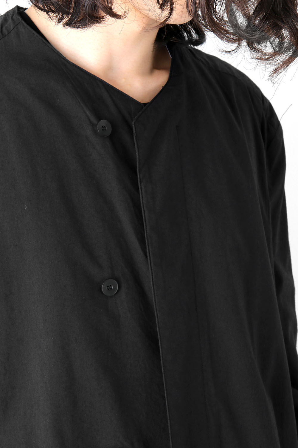 SEAMED COLLARLESS SHIRT COAT