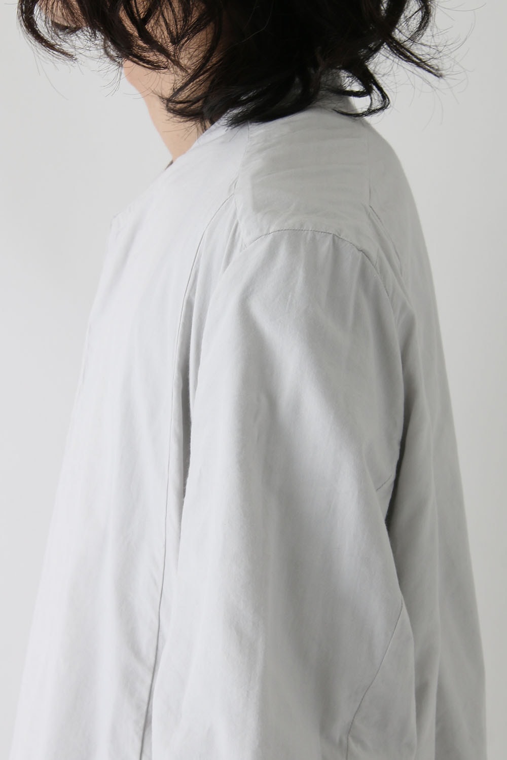 SEAMED COLLARLESS SHIRT COAT