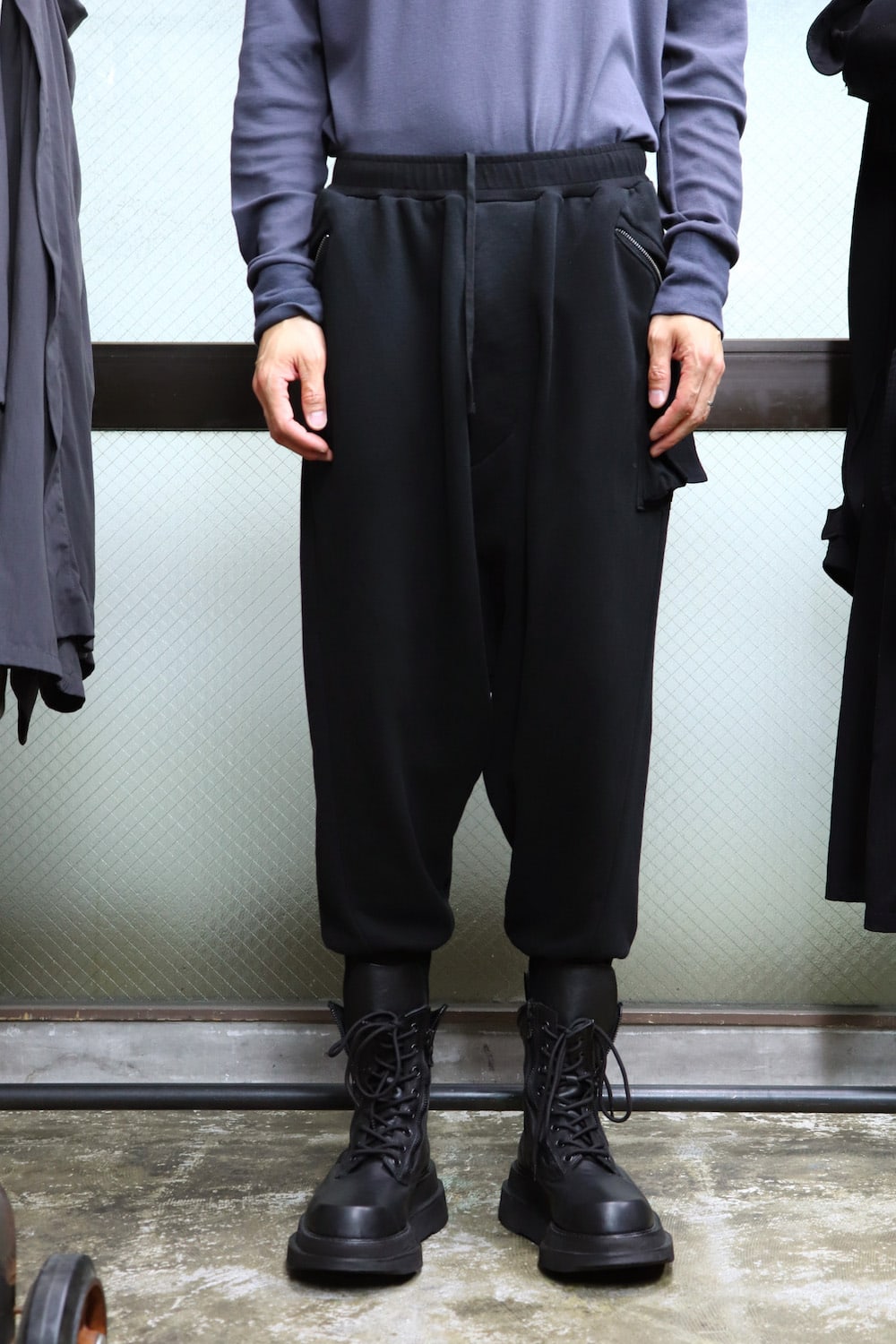LOW CROTCH TRACK PANTS Black
