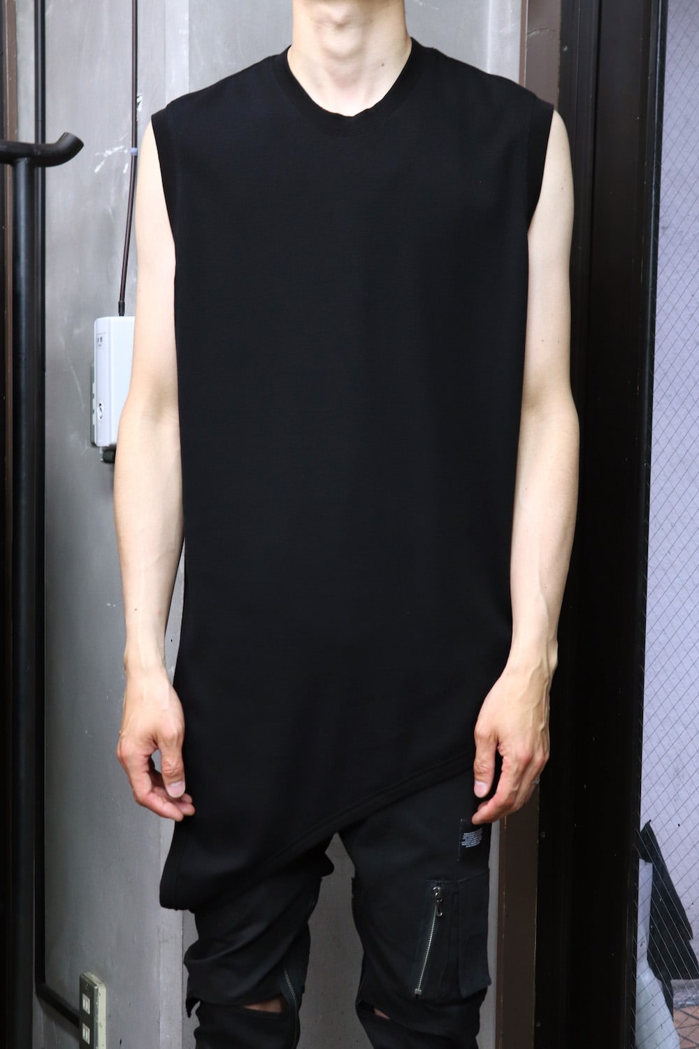 LOOP VEST Black