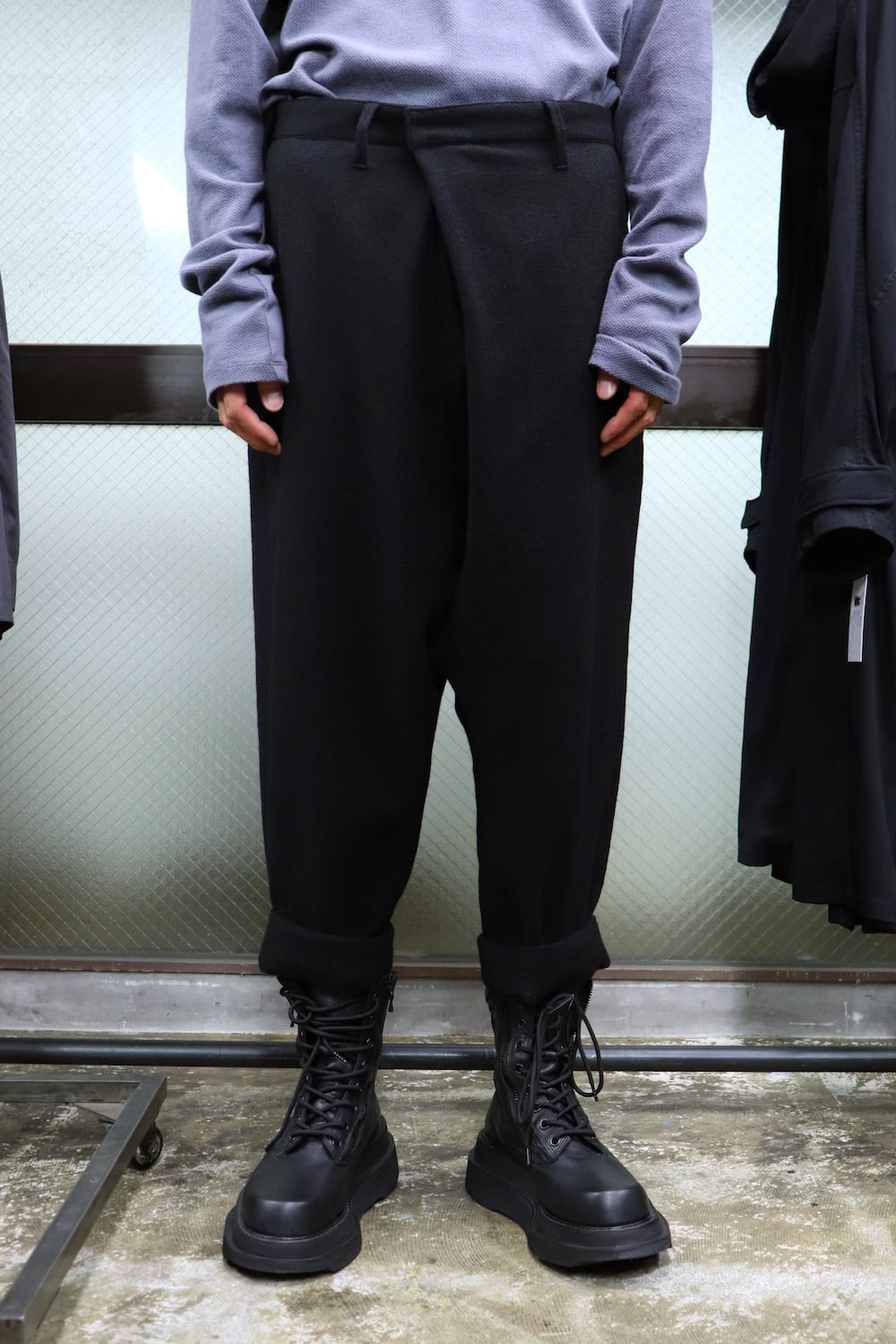 TUCK LOW CROTCH TROUSERS