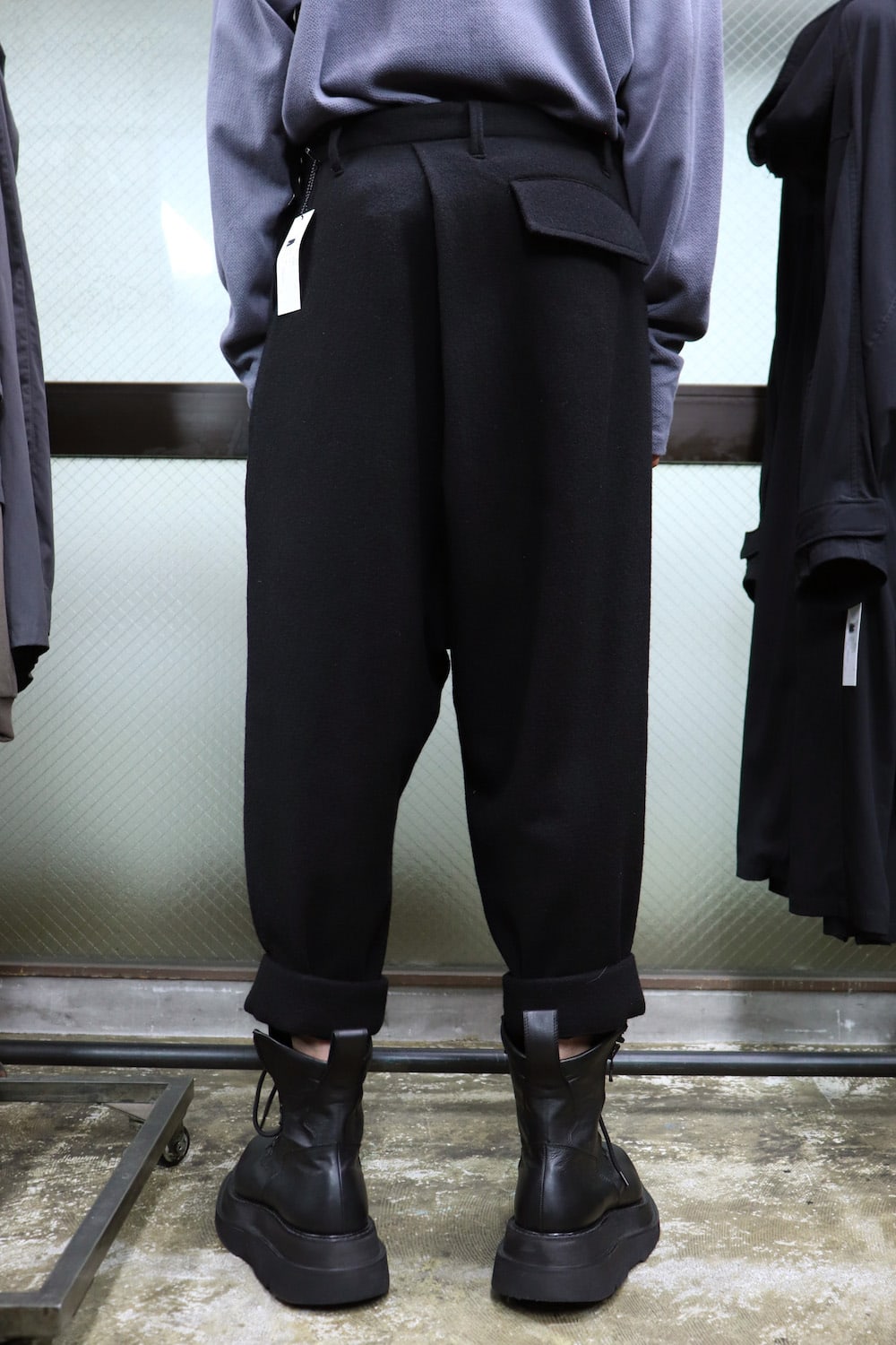 TUCK LOW CROTCH TROUSERS