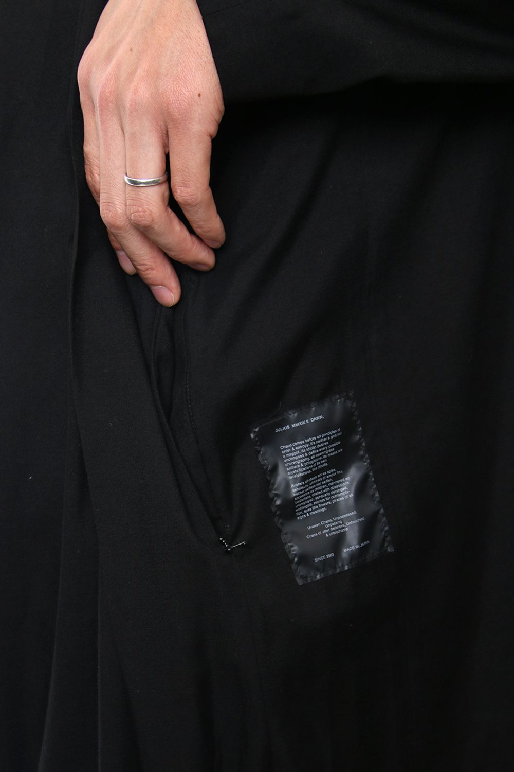 LOZENGE COLLAR CHESTERFIELD COAT