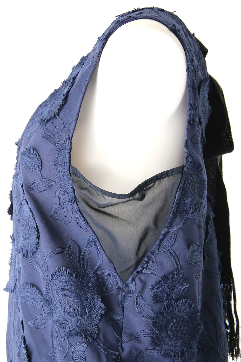 FRINGE EMB SLEEVELESS TOP - 17S-SH-01