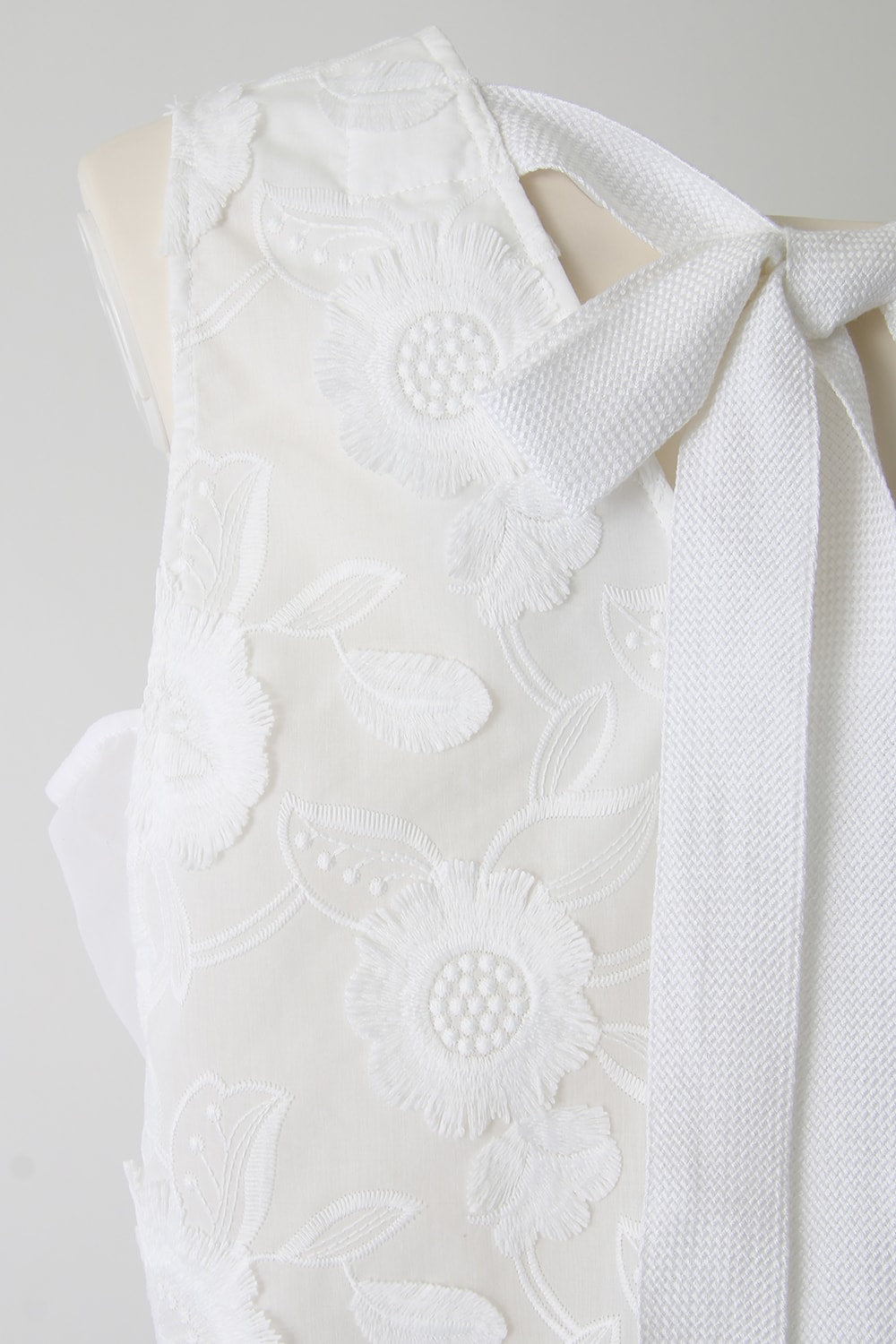 FRINGE EMB SLEEVELESS TOP - 17S-SH-01