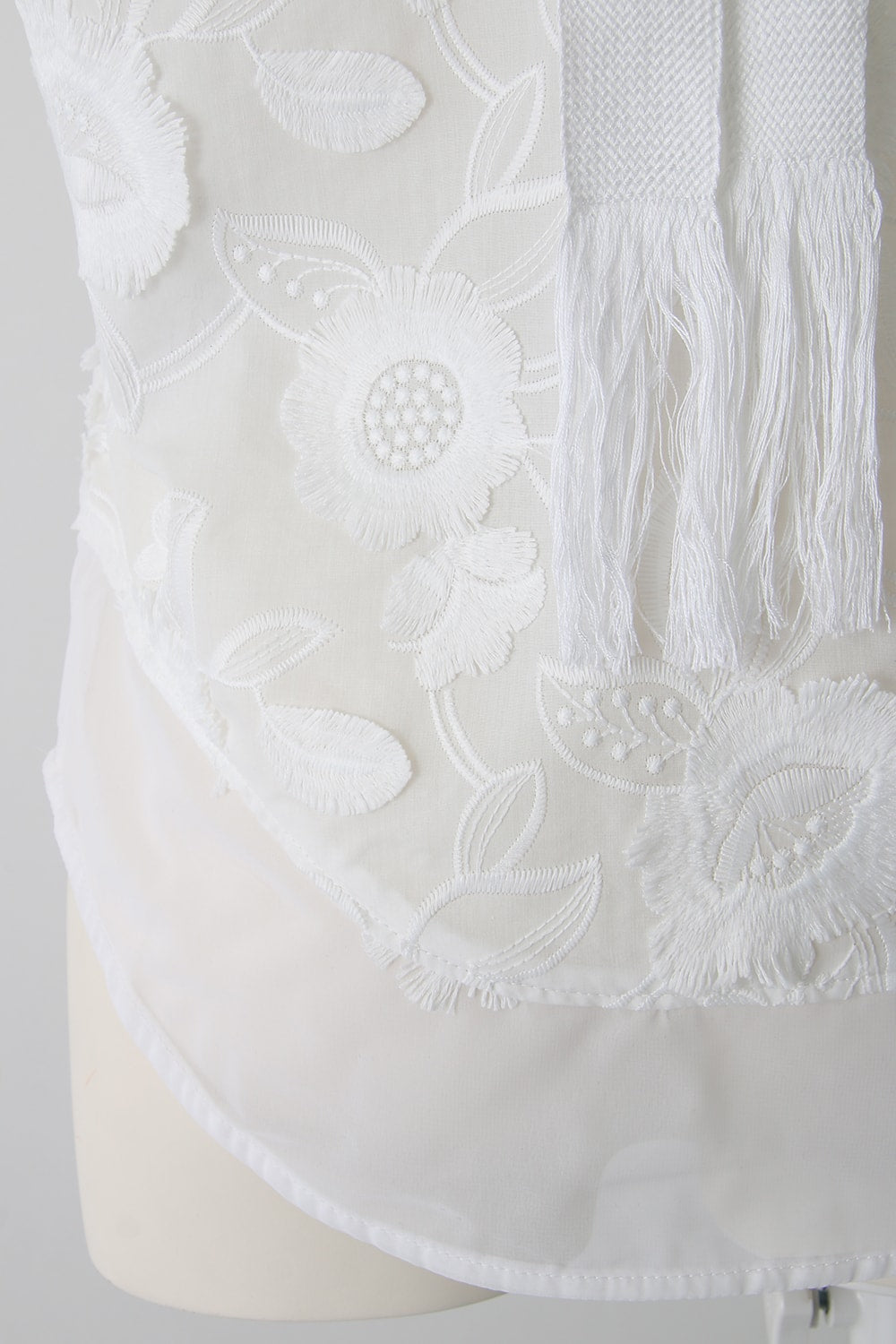 FRINGE EMB SLEEVELESS TOP - 17S-SH-01