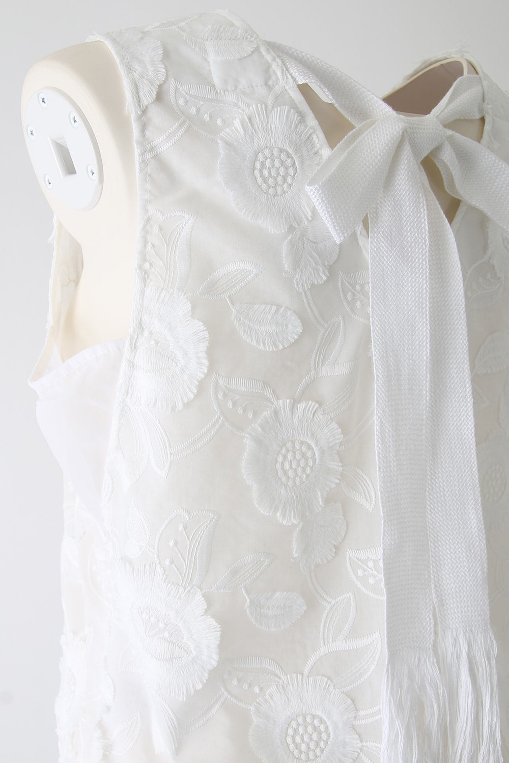 FRINGE EMB SLEEVELESS TOP - 17S-SH-01