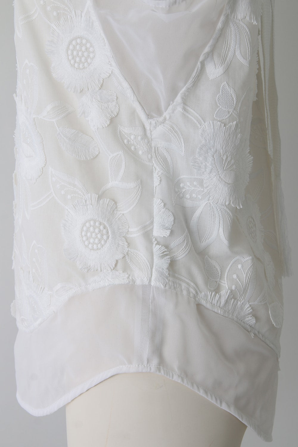 FRINGE EMB SLEEVELESS TOP - 17S-SH-01