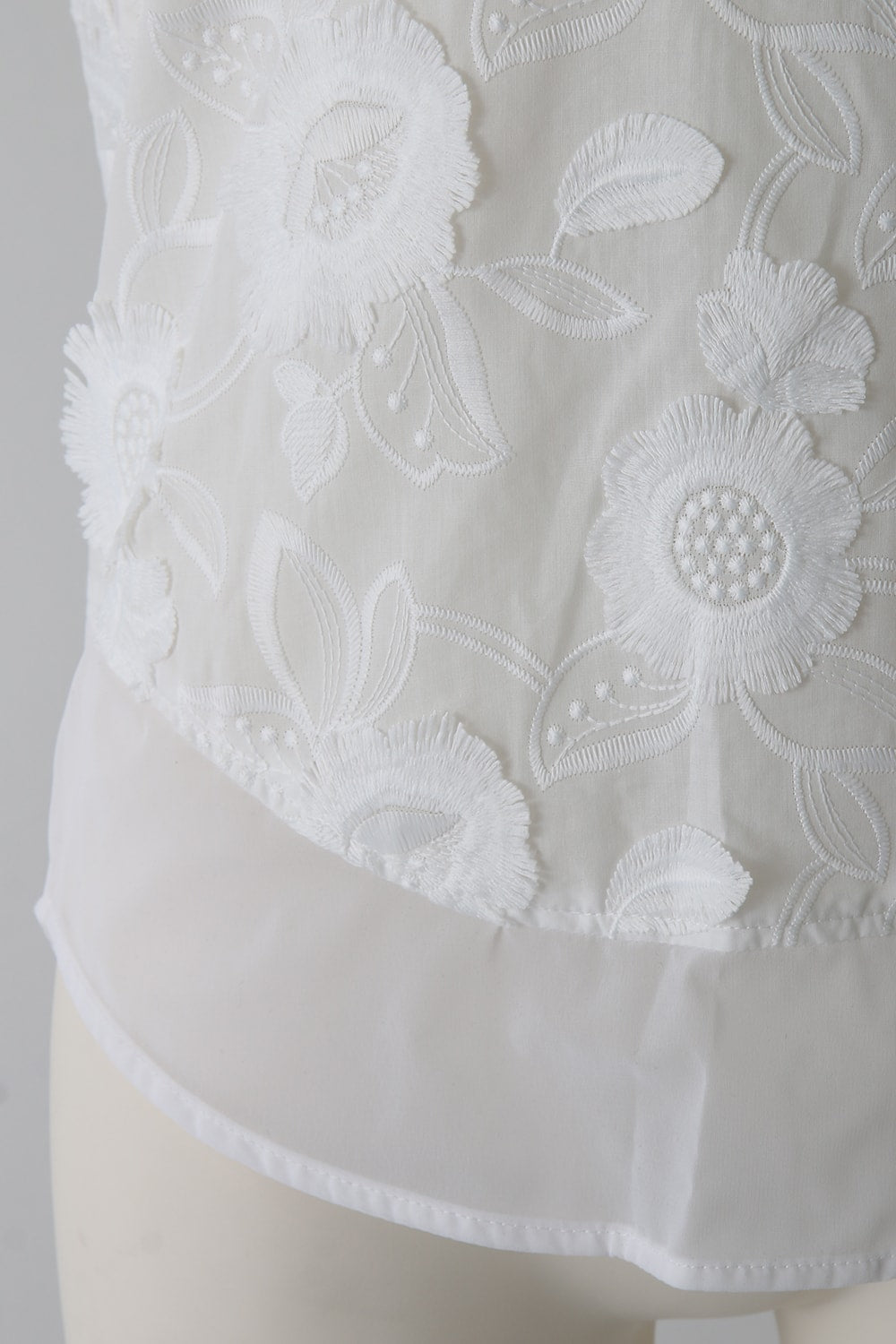 FRINGE EMB SLEEVELESS TOP - 17S-SH-01