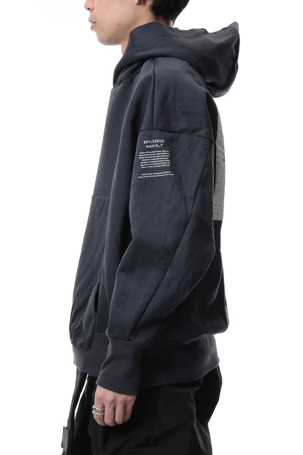 SEAMED SLEEVE PRINT HOODIE  Blue Gray