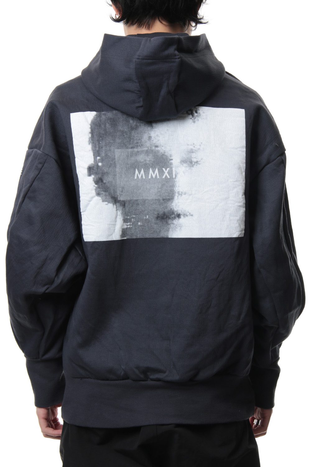 SEAMED SLEEVE PRINT HOODIE  Blue Gray