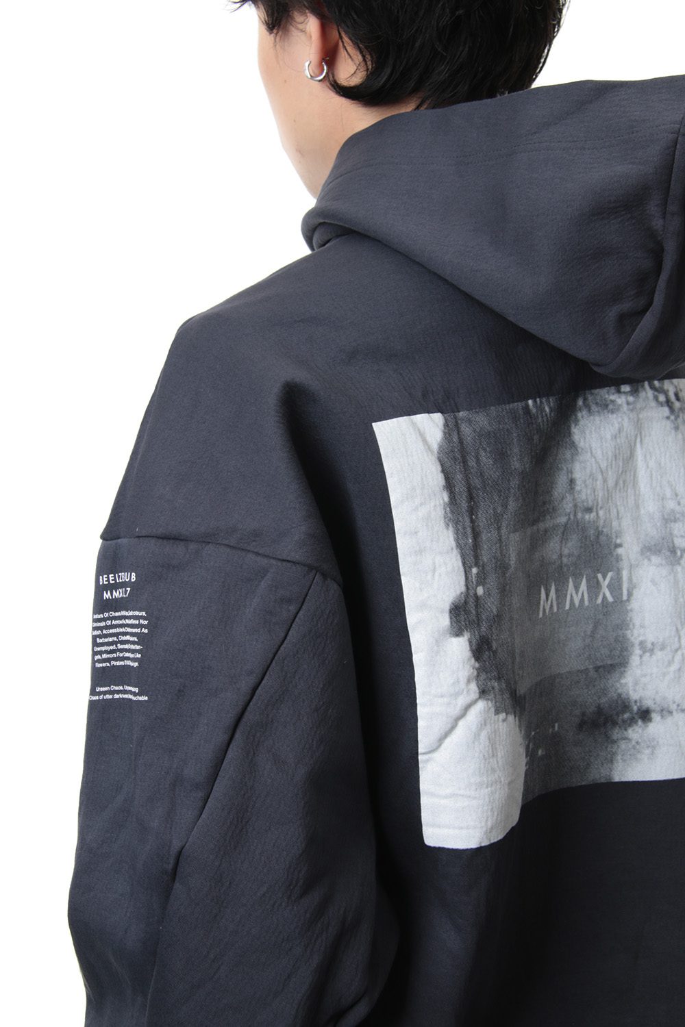 SEAMED SLEEVE PRINT HOODIE  Blue Gray