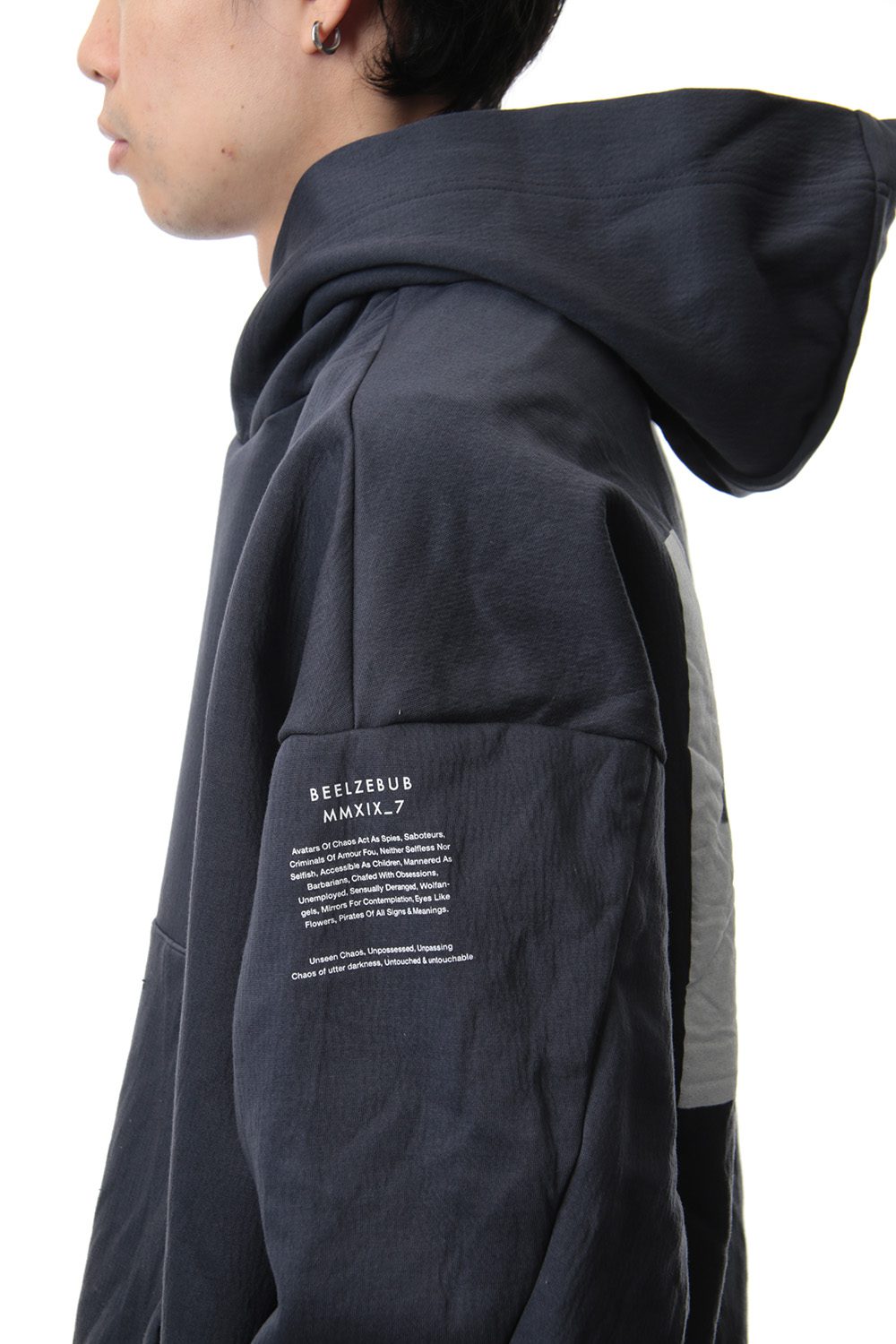 SEAMED SLEEVE PRINT HOODIE  Blue Gray