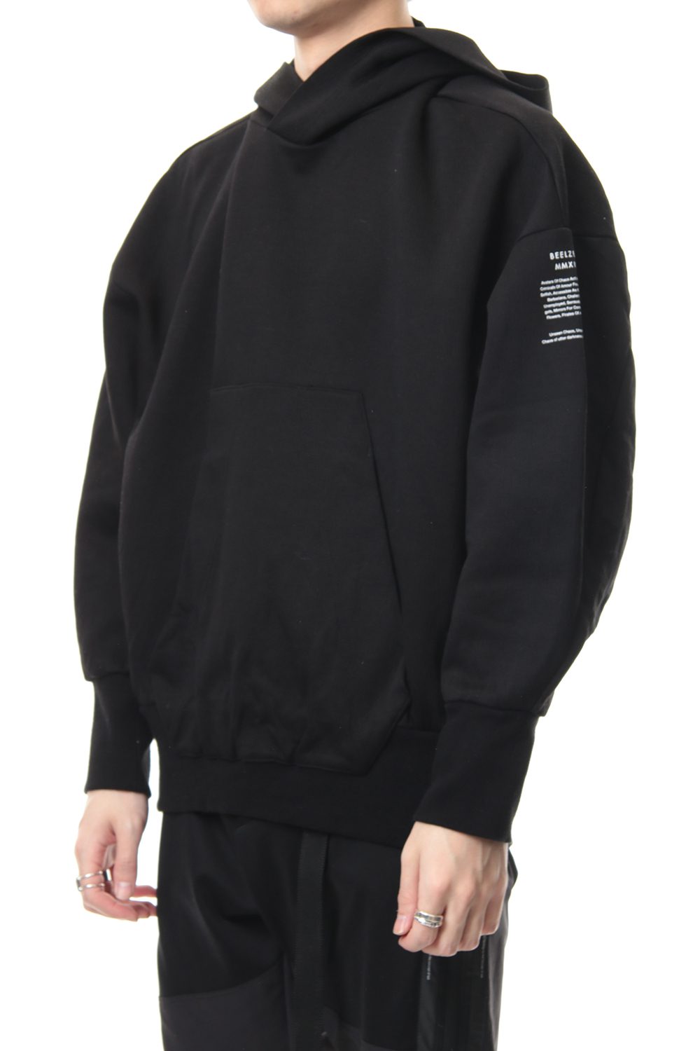 SEAMED SLEEVE PRINT HOODIE Black
