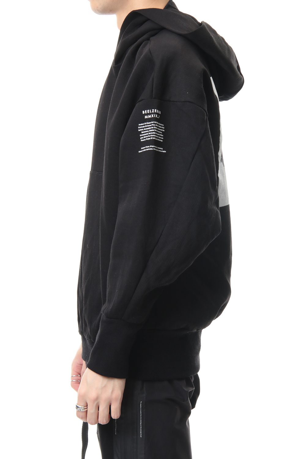 SEAMED SLEEVE PRINT HOODIE Black