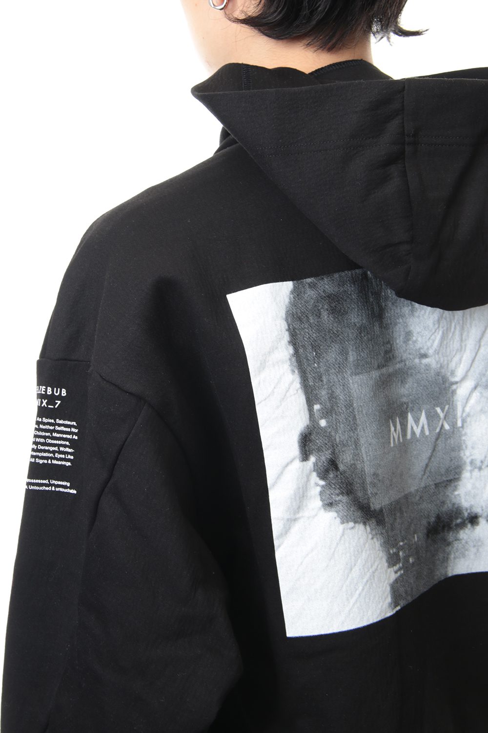 SEAMED SLEEVE PRINT HOODIE Black