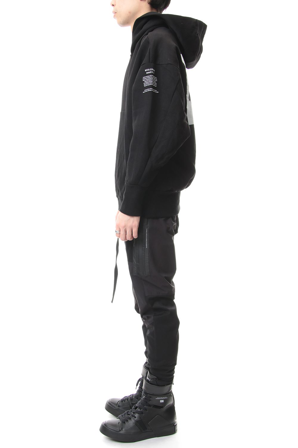 SEAMED SLEEVE PRINT HOODIE Black