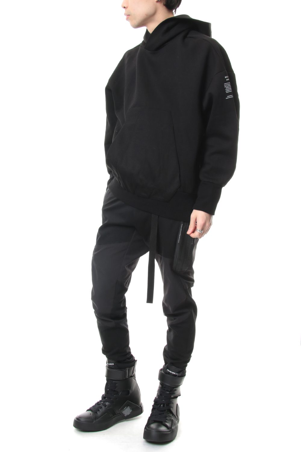 SEAMED SLEEVE PRINT HOODIE Black