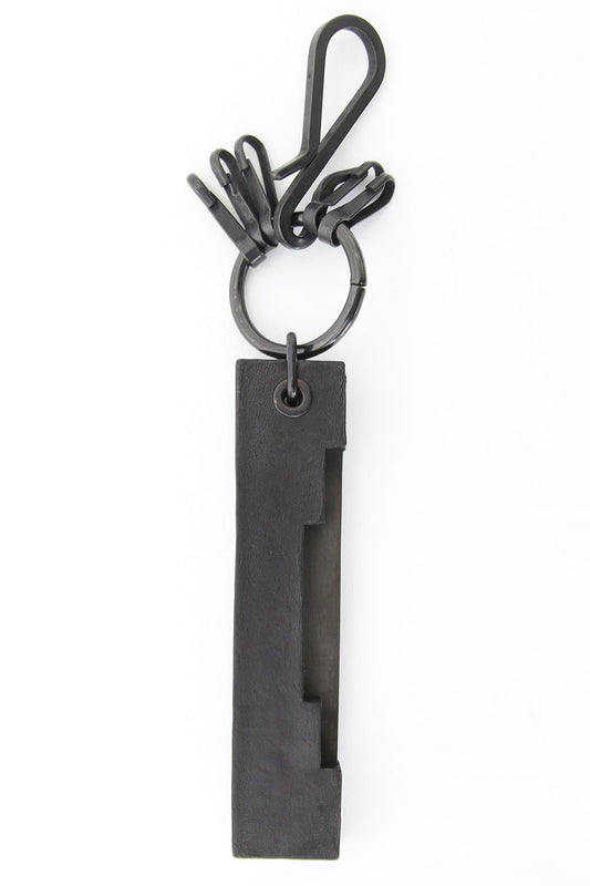 CHISELED LEATHER KEY HOLDER