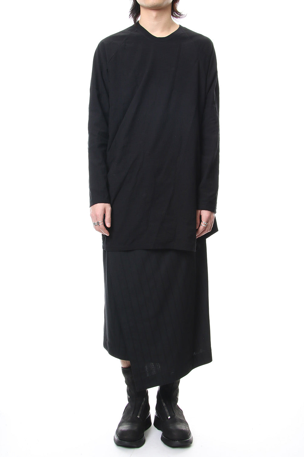 DRAPING CUT AND SEWN Black