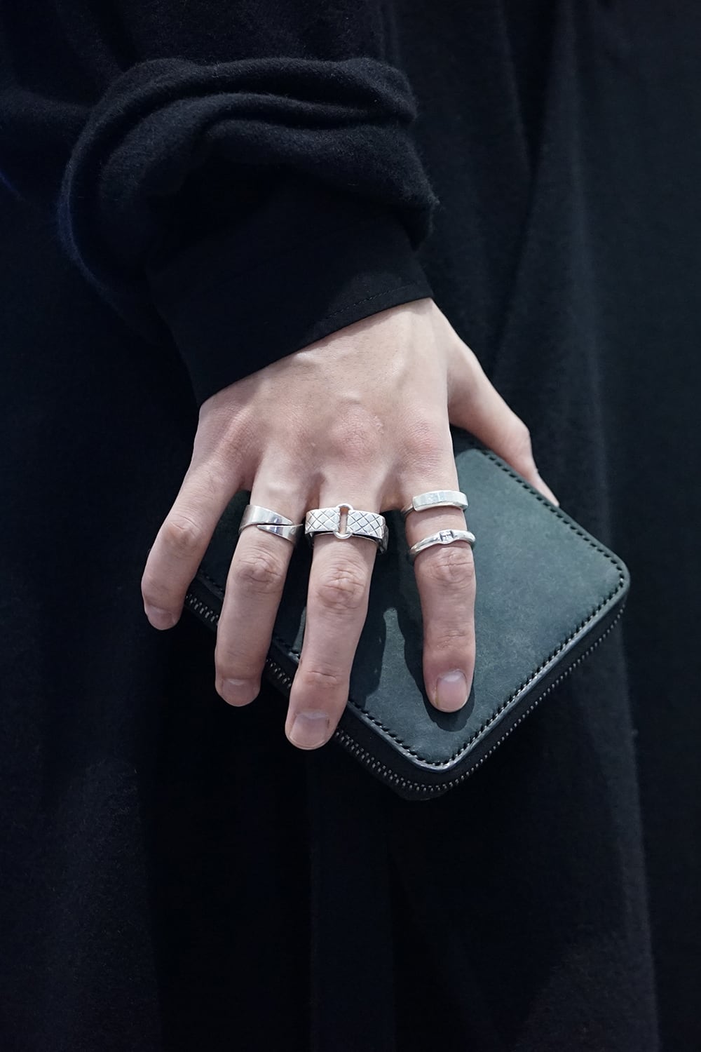 Round Zip Bi-fold wallet - io-07-020