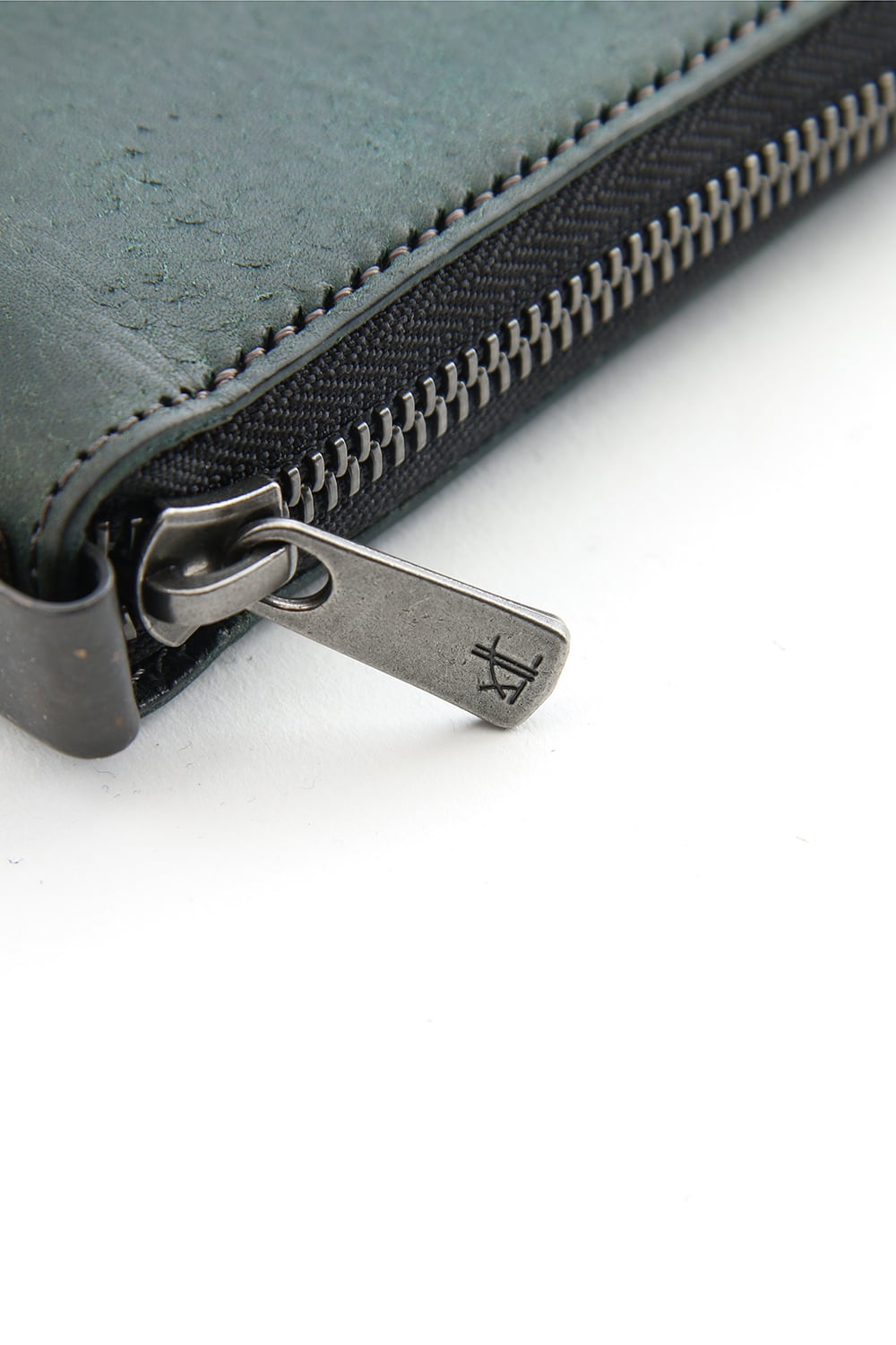 Round Zip Bi-fold wallet - io-07-020