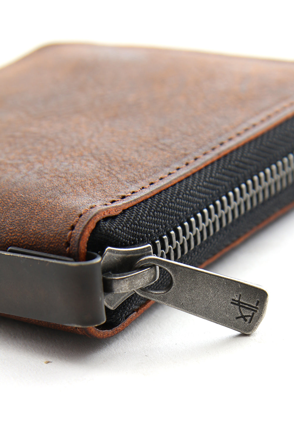 Mini Round Zip Bi-fold wallet - io-07-021