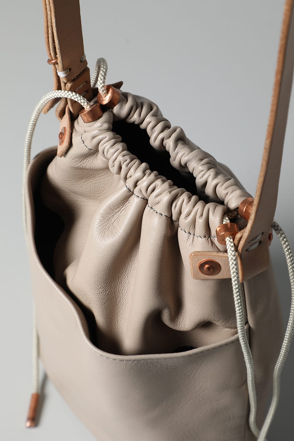 ドローストリングバッグ ベージュ - io-08-069