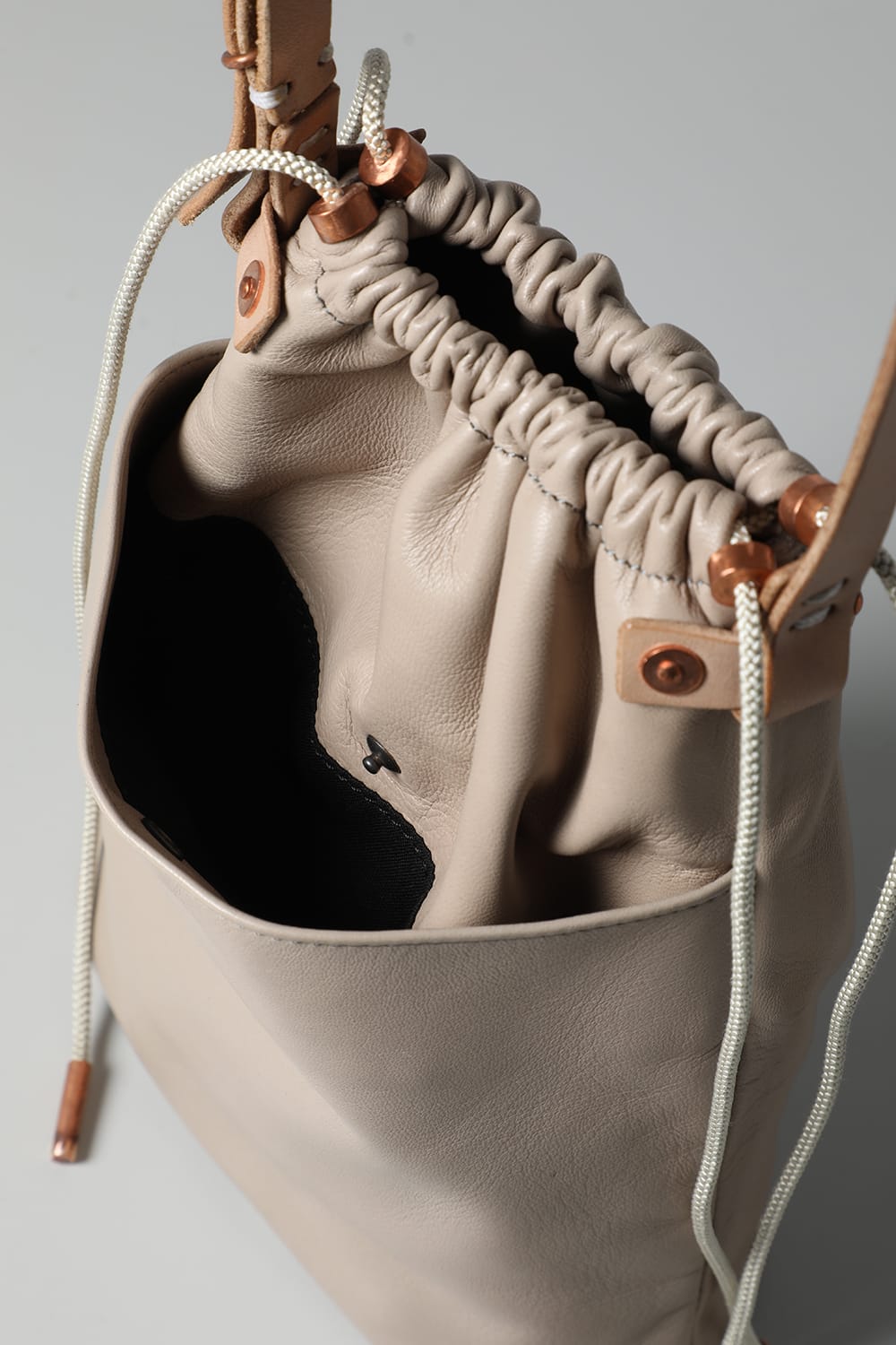 ドローストリングバッグ ベージュ - io-08-069