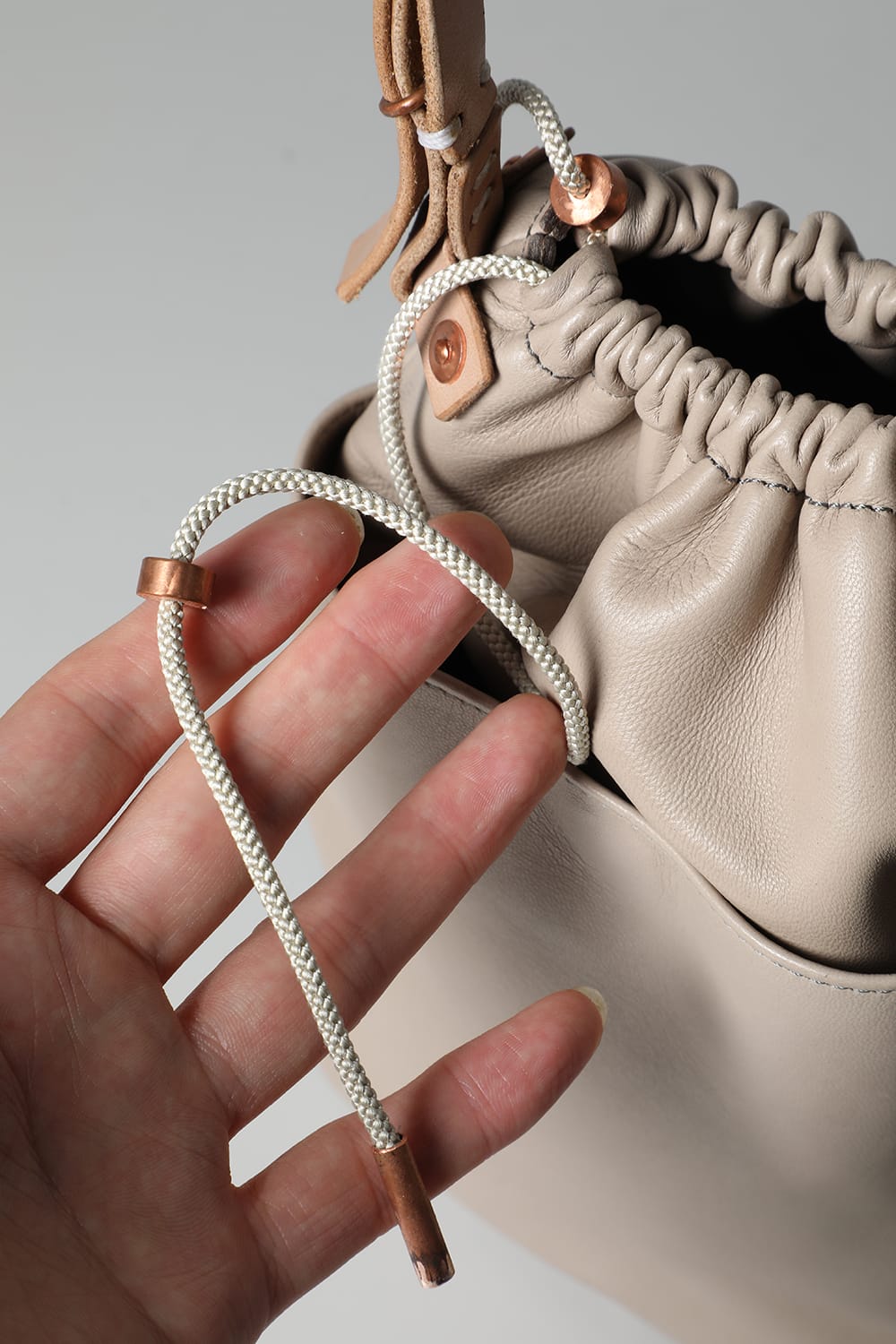 ドローストリングバッグ ベージュ - io-08-069