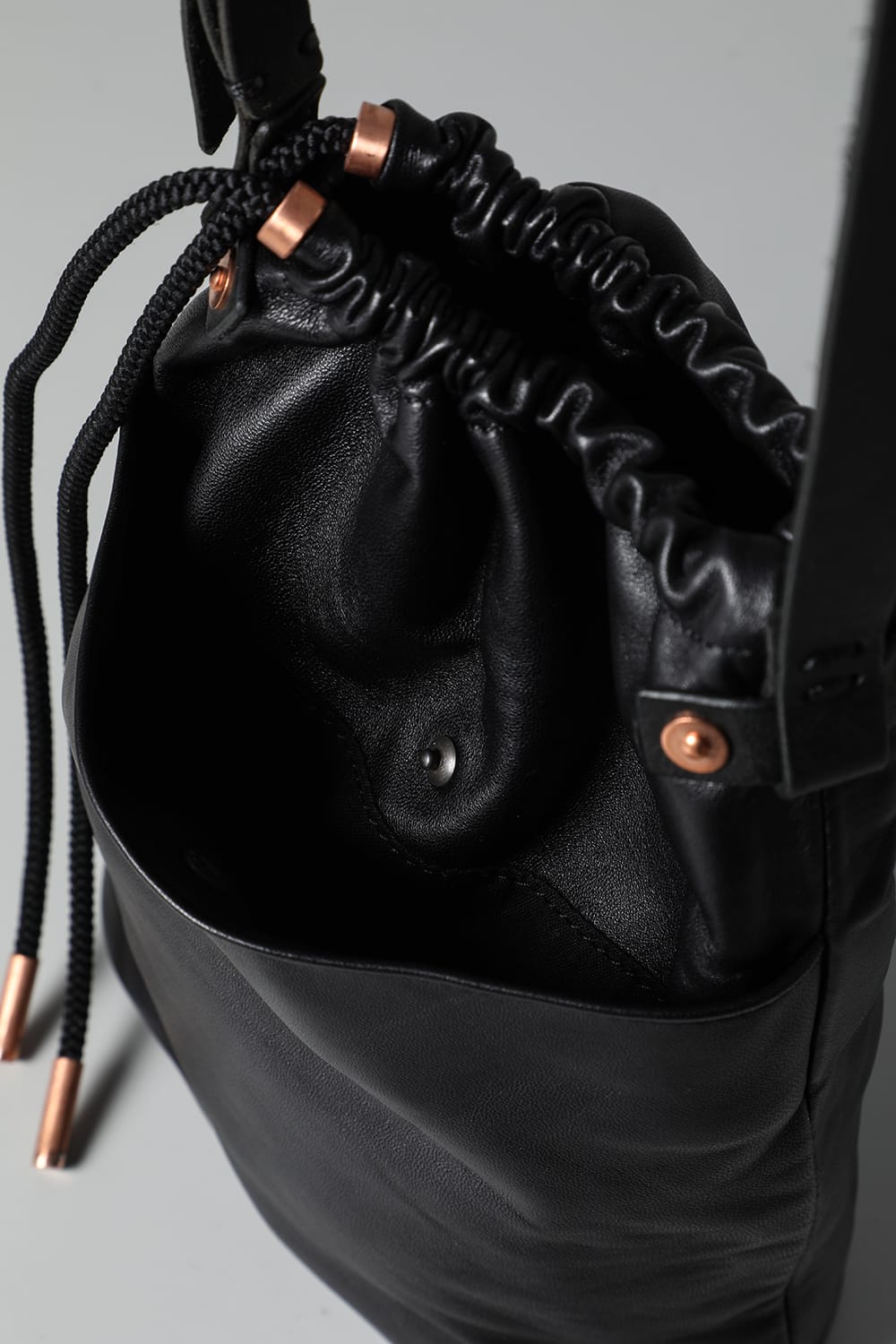 ドローストリングバッグ ブラック - io-08-069