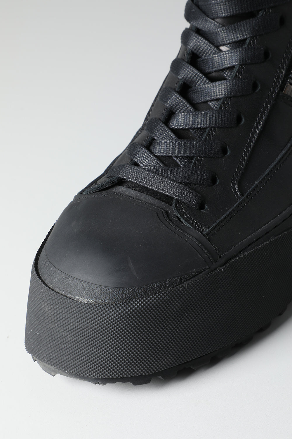 Cow Leather Lace Up Sneaker Black