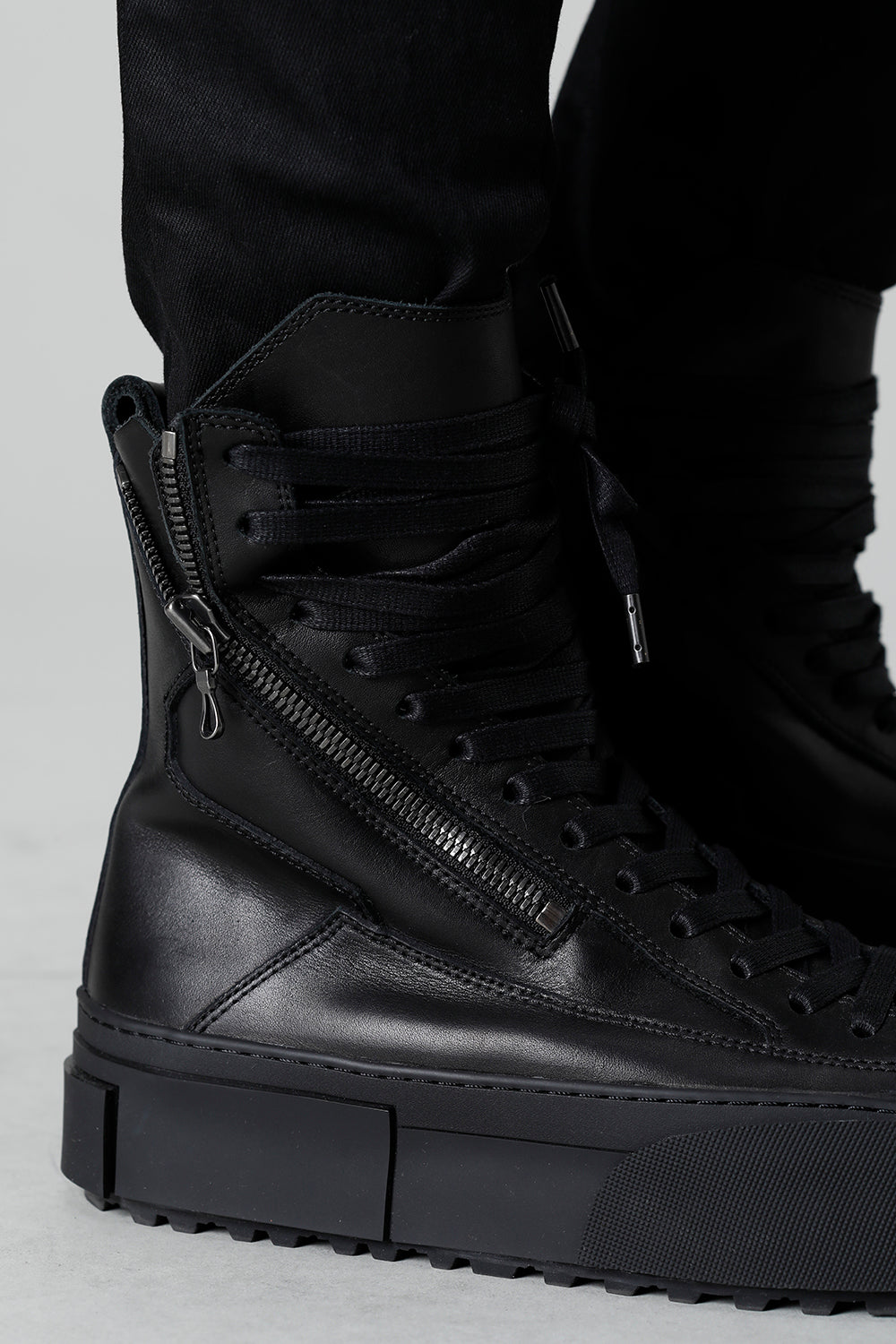 Cow Leather Lace Up Sneaker Black