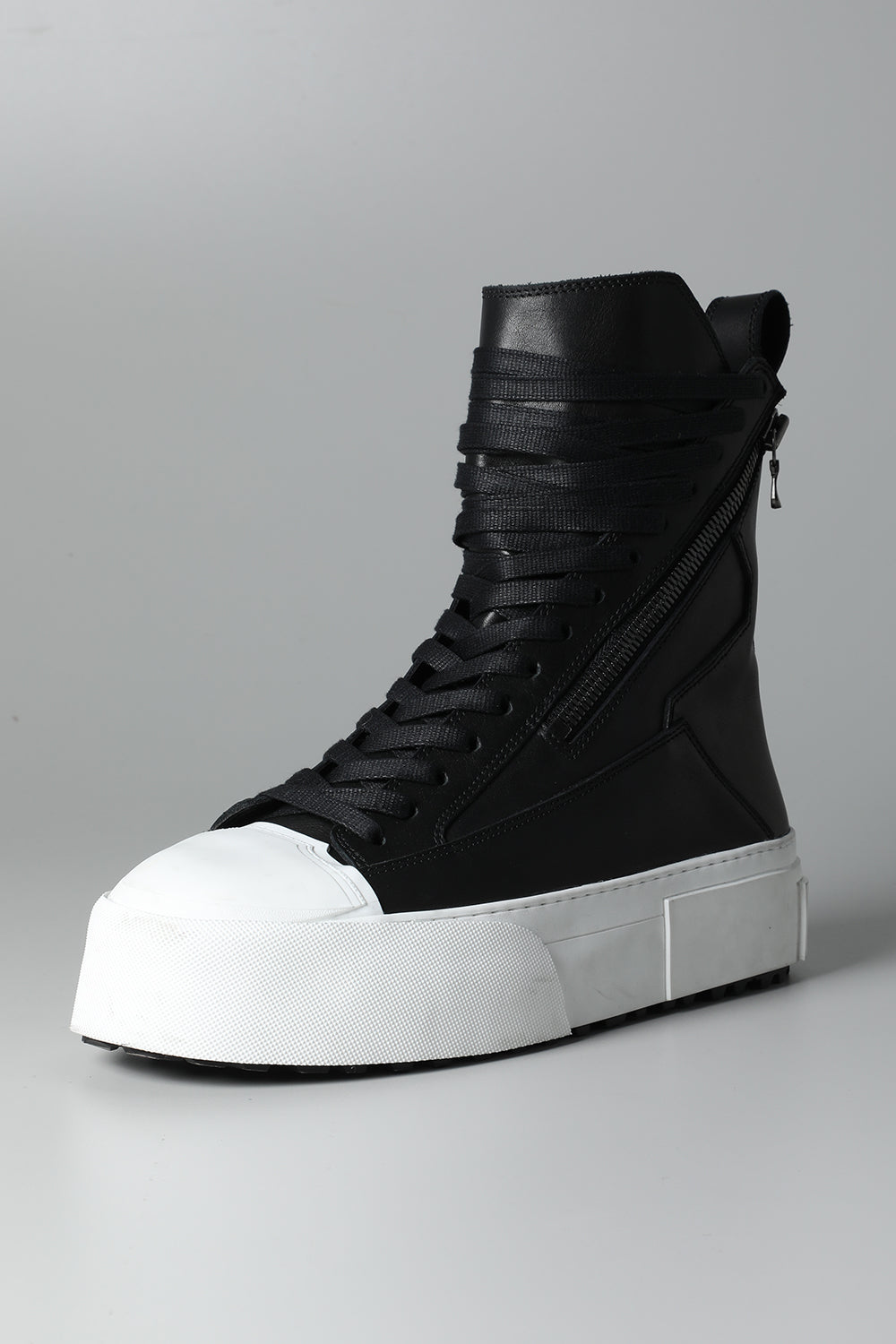 Cow Leather Lace Up Sneaker Black × White