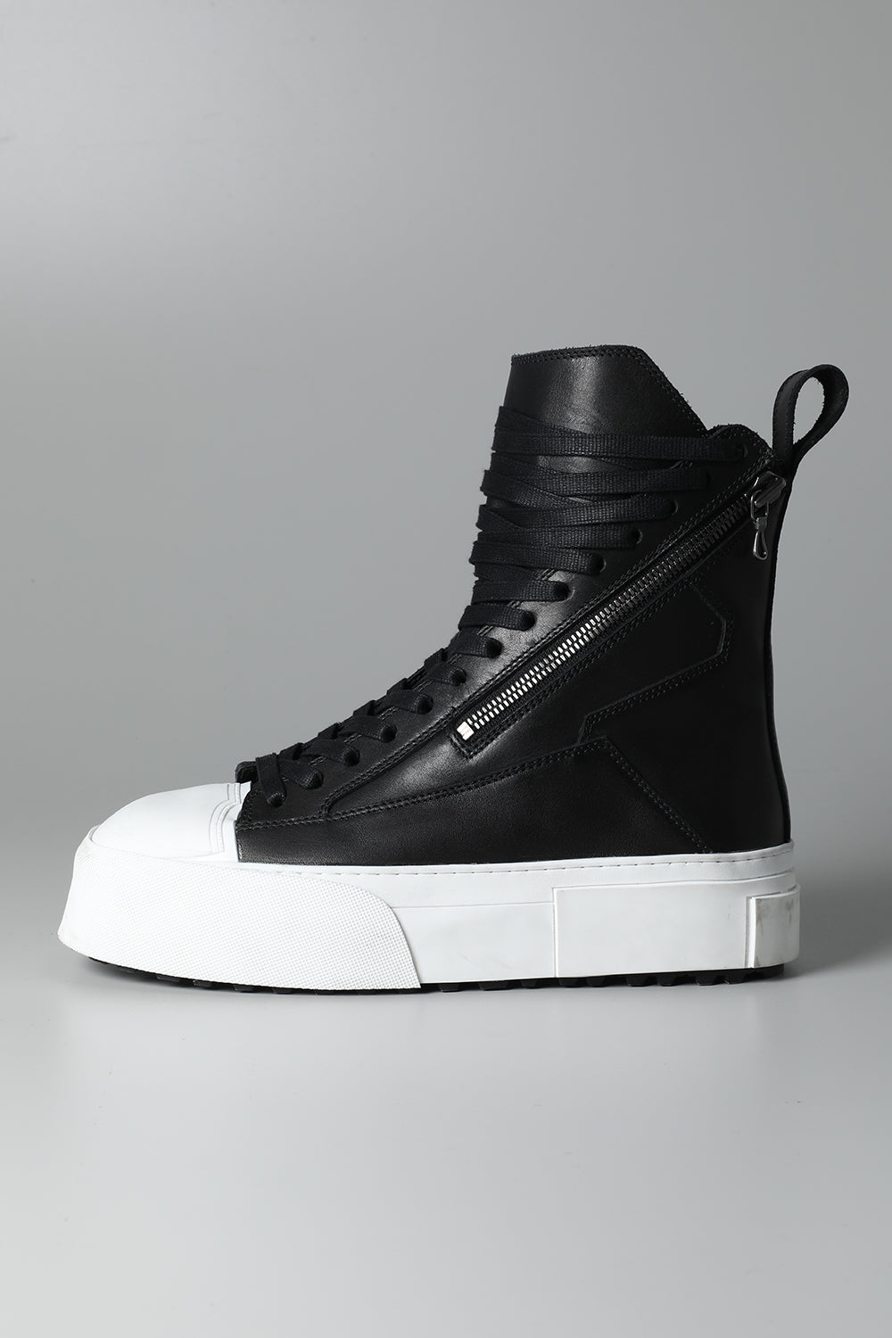 Cow Leather Lace Up Sneaker Black × White