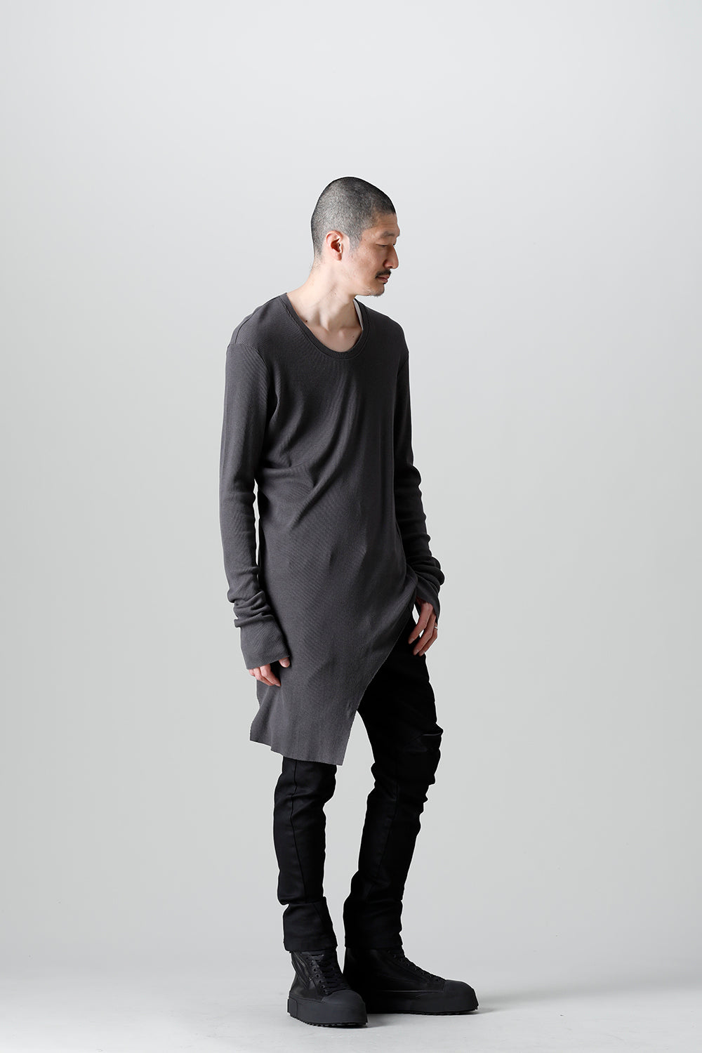 リブ アシンメトリーカットソー チャコール