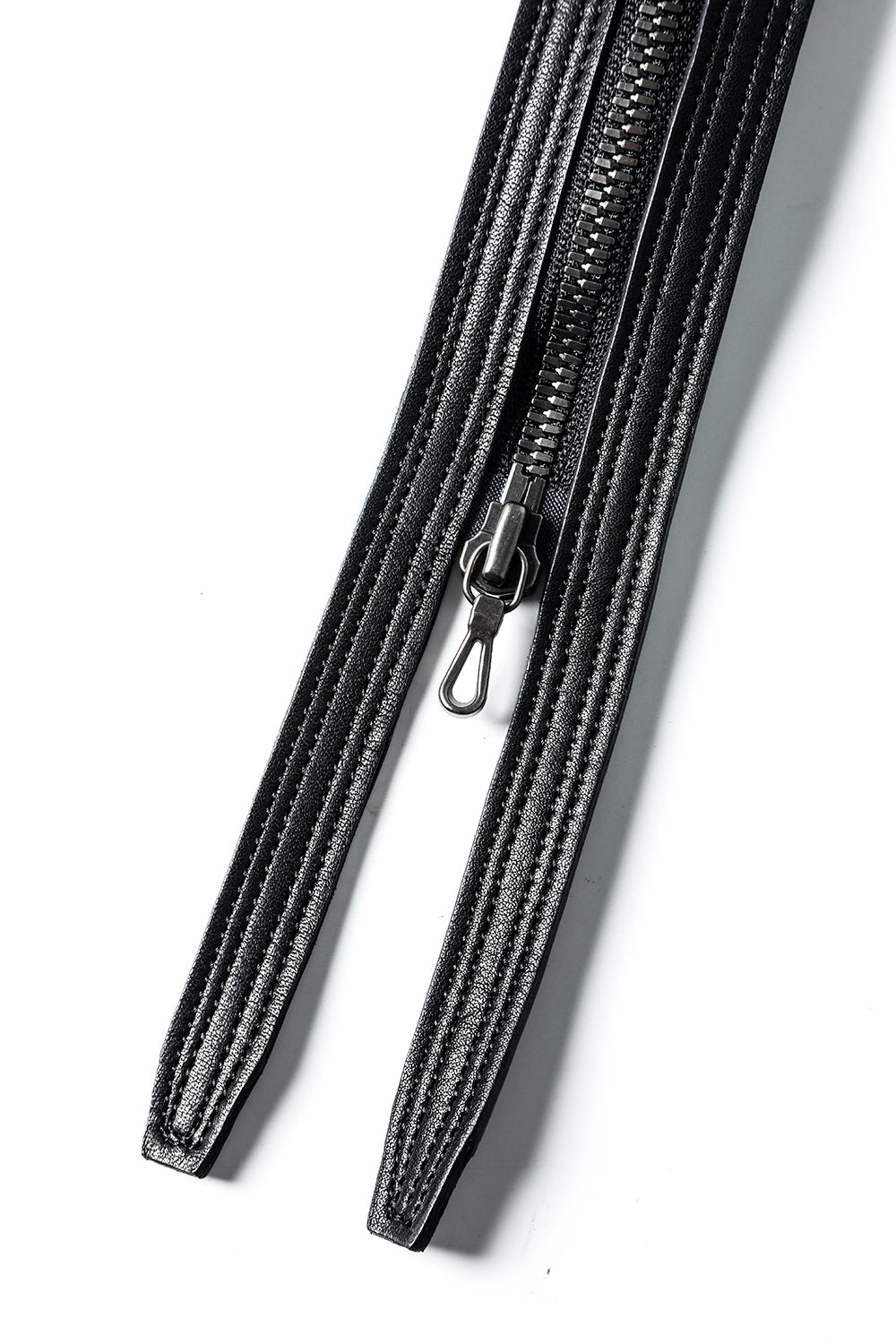 Cow Leather Zipper Belt Black × Silver