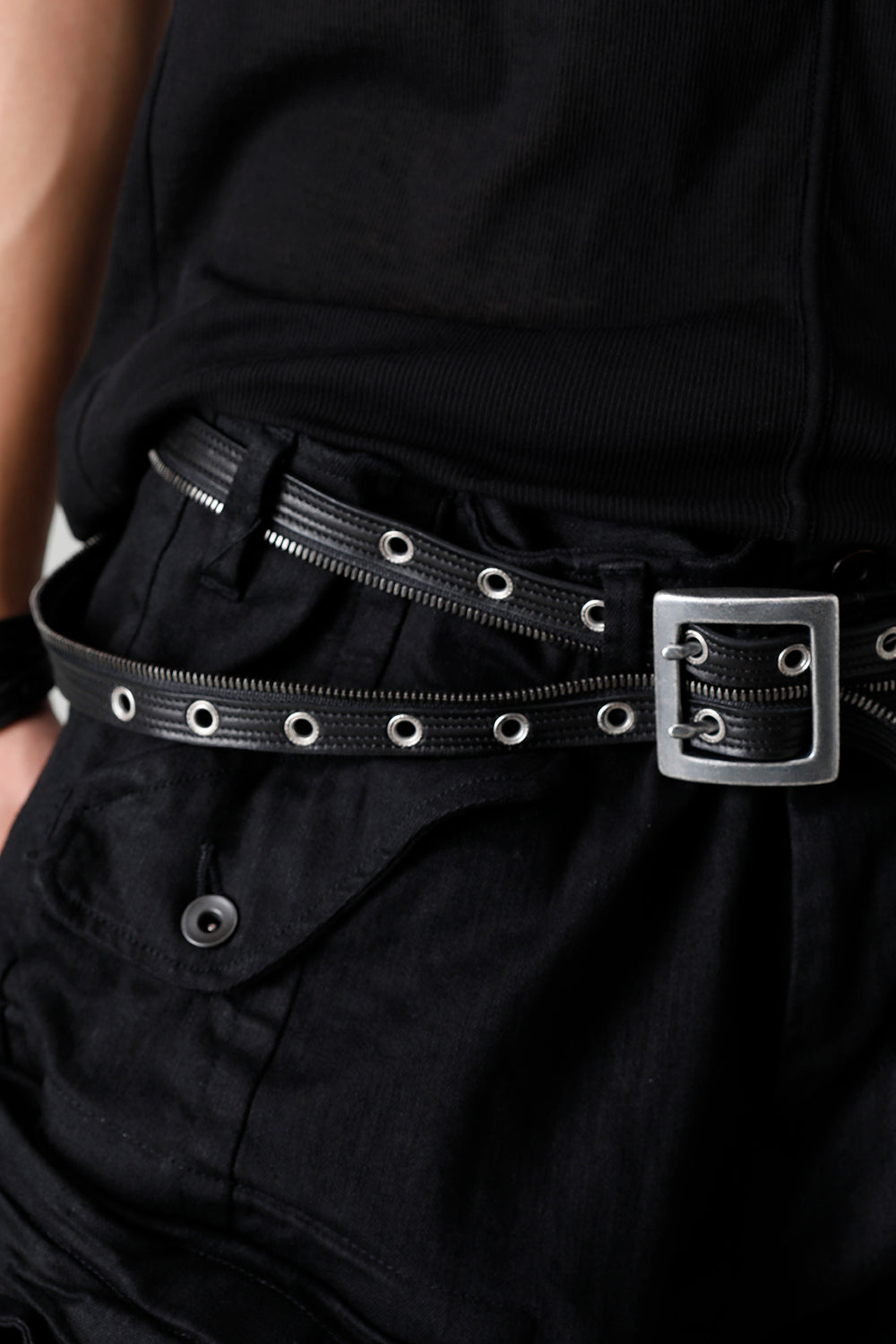 Cow Leather Zipper Belt Black × Silver