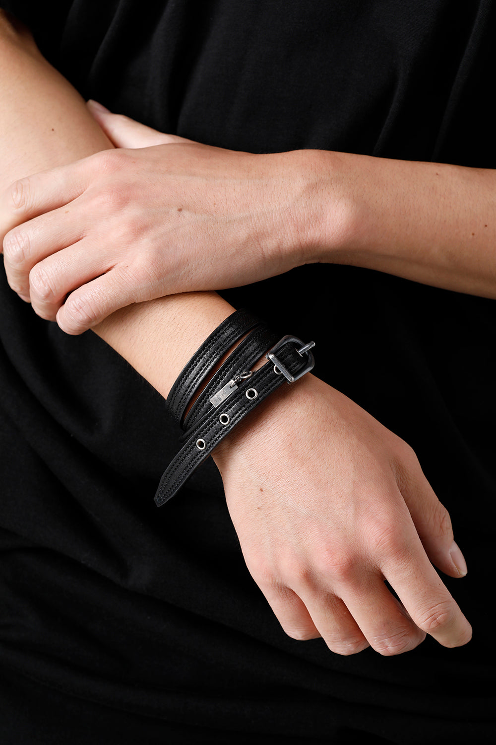 Cow Leather Belt Bracelet Black × Silver