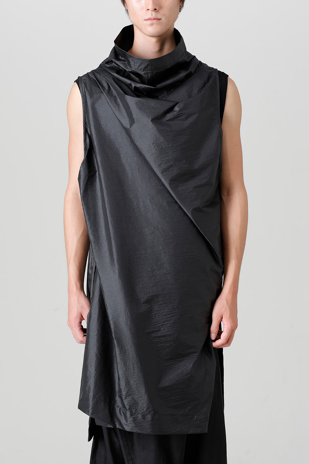 Coated Nylon Taffeta Sleeveless Pullover