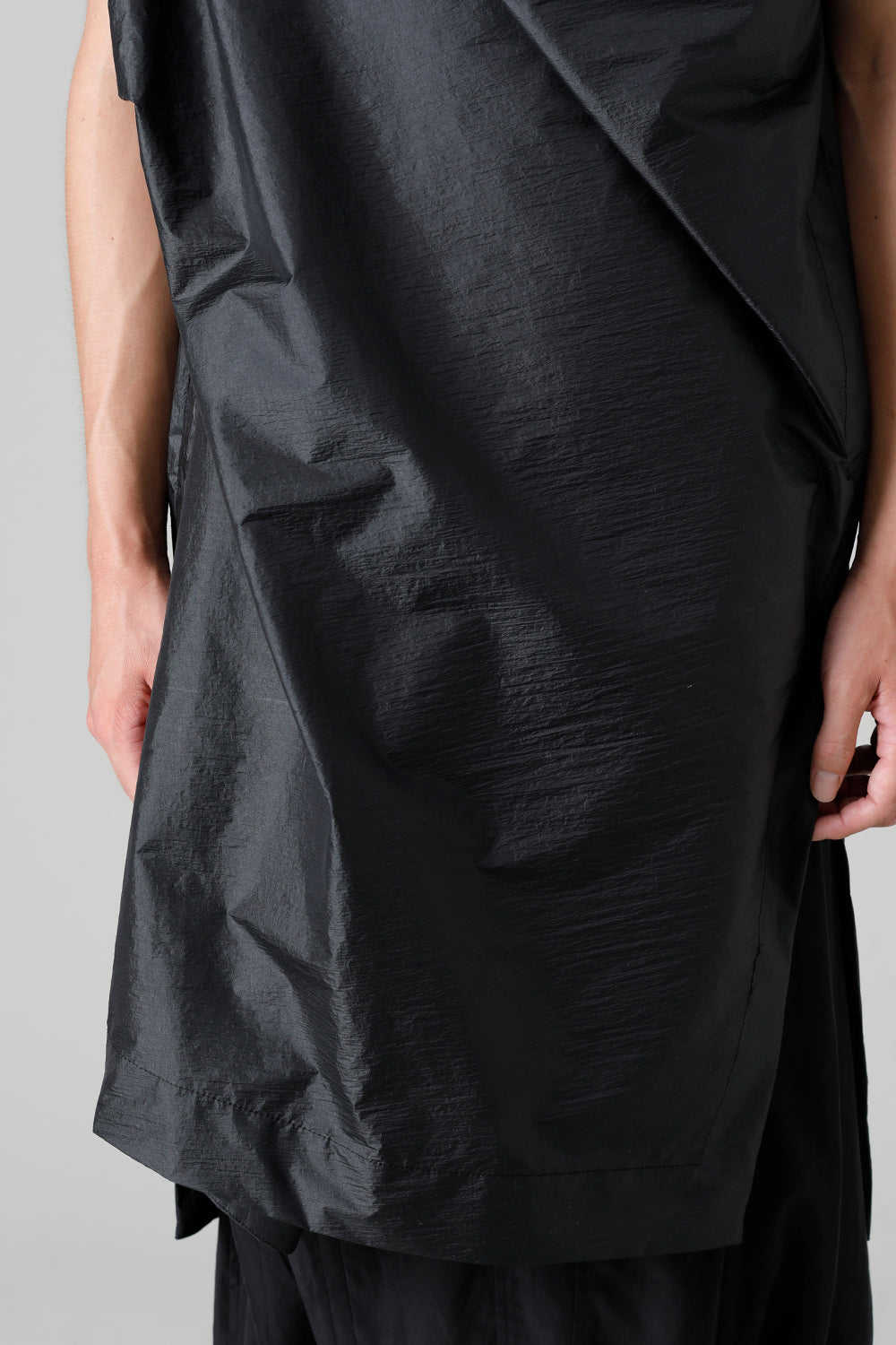 Coated Nylon Taffeta Sleeveless Pullover