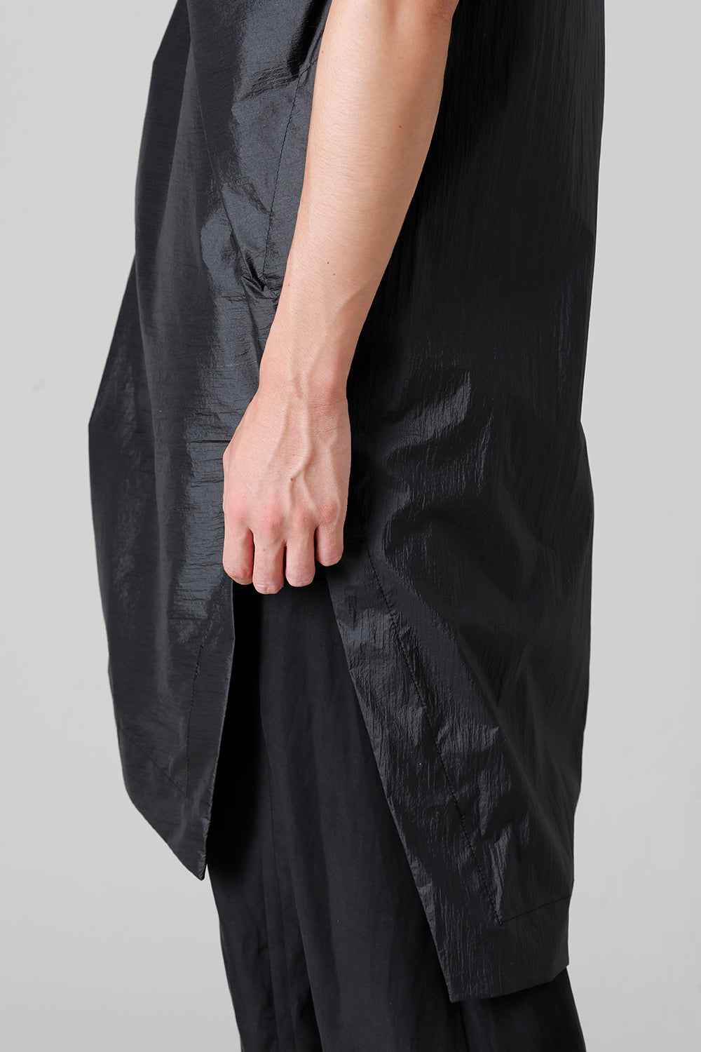 Coated Nylon Taffeta Sleeveless Pullover